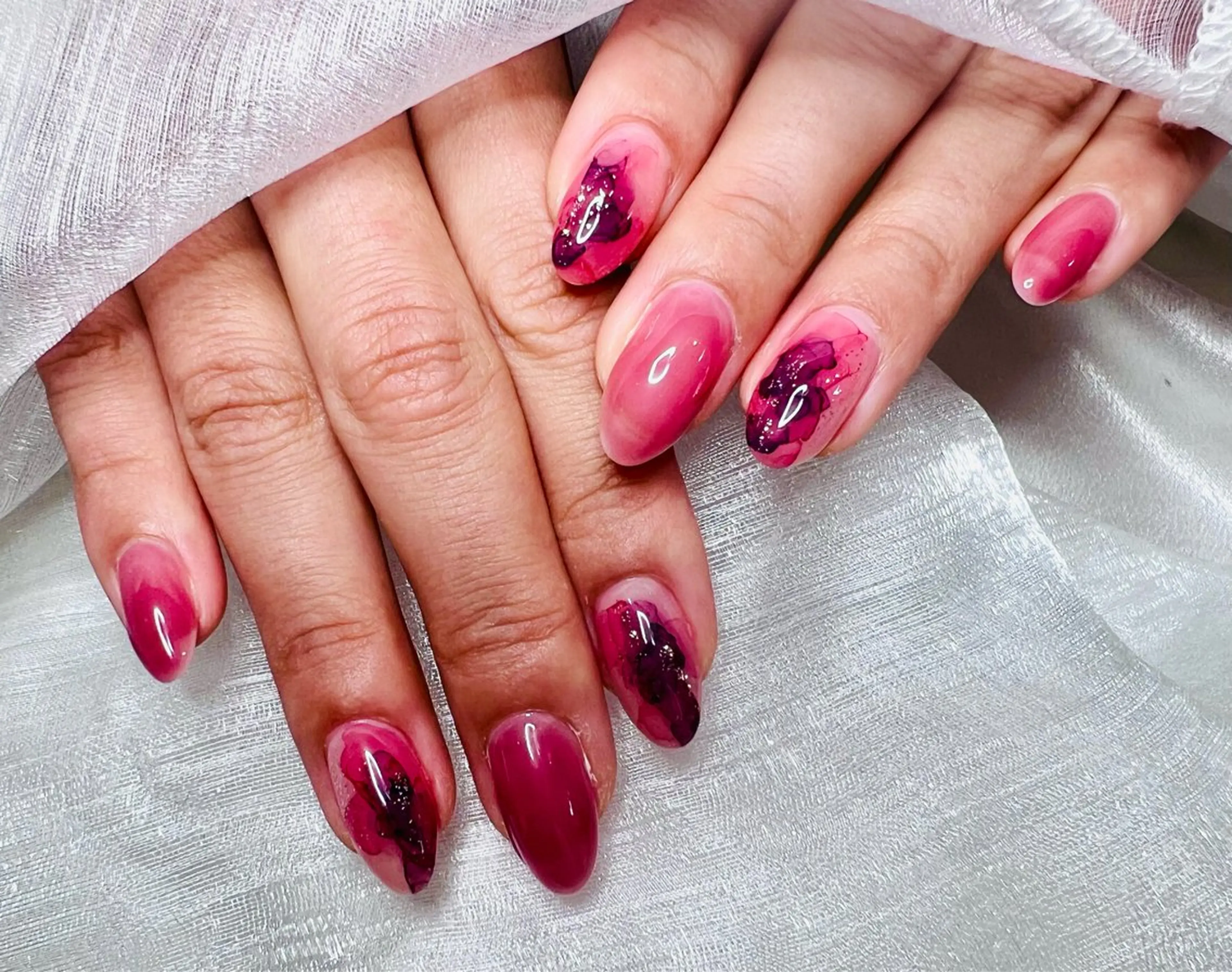 ネイル オーロラネイル クリアネイル 長さ出し フットネイル フレンチネイル ハンドネイル リボン、ガーリー パーツ放題専門店のネイルデザイン