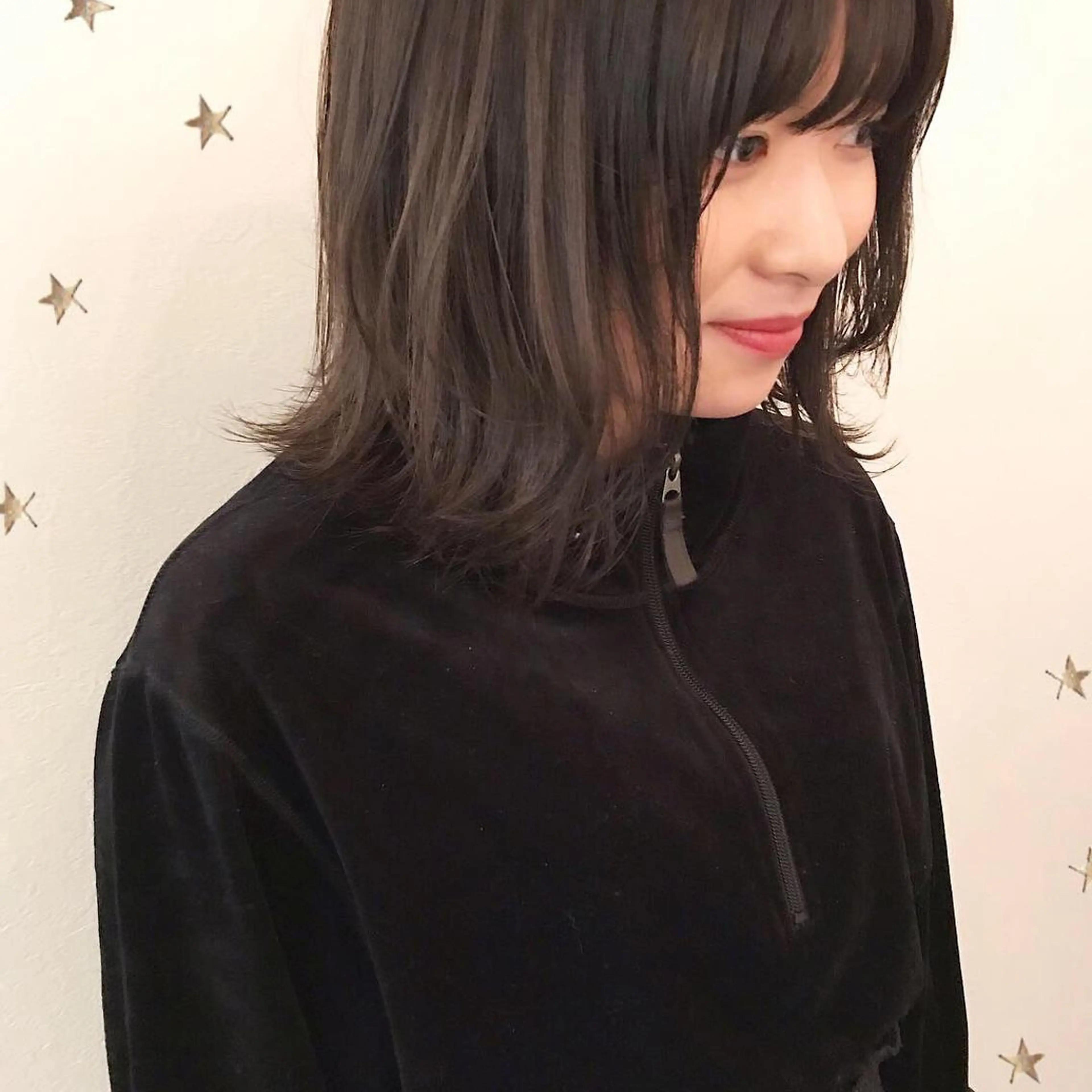 ミディアム カラー 市川 千夏のヘアスタイル