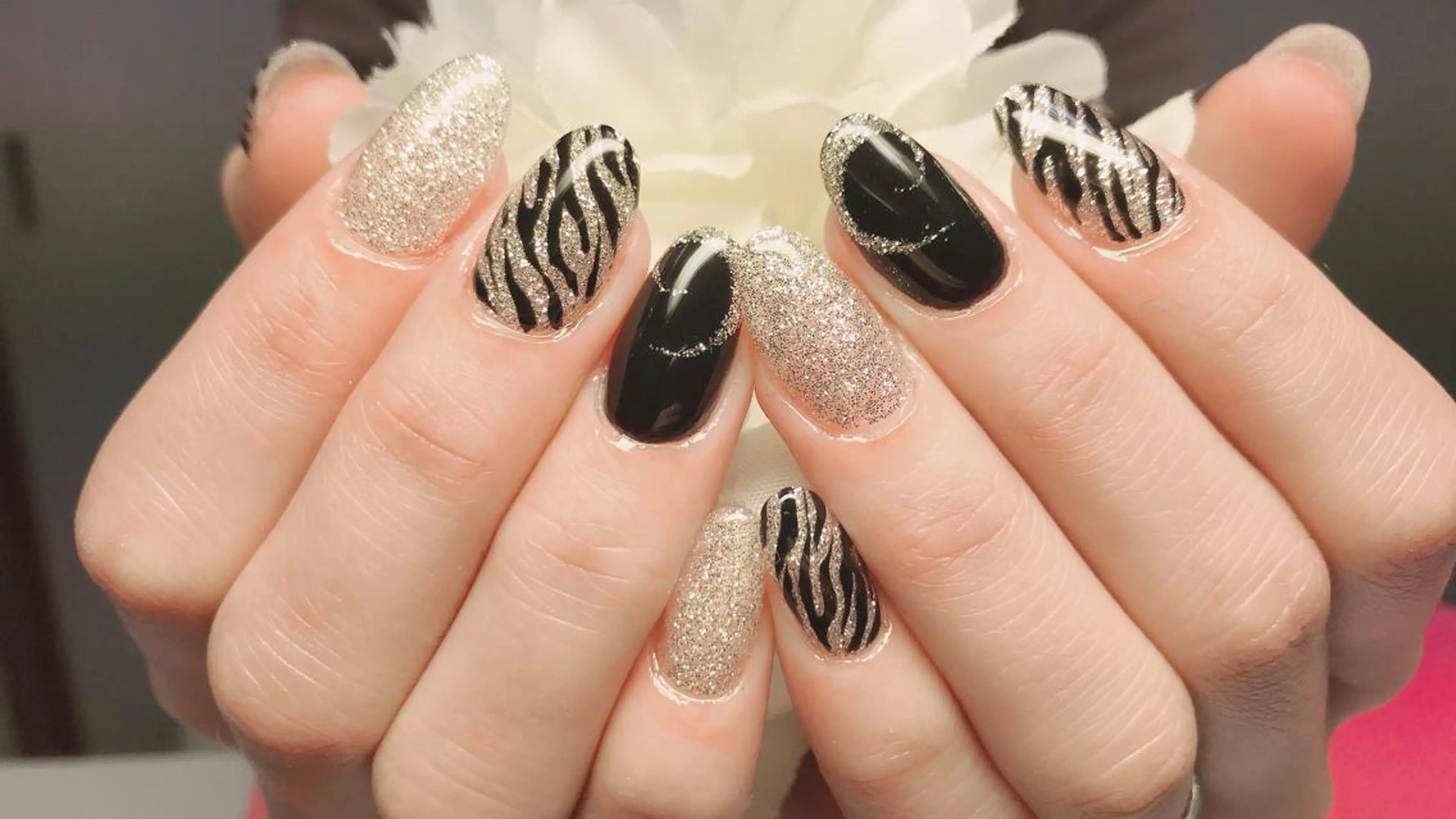 ネイル アニマル柄 アートネイル フレンチネイル グラデーション キラキラネイル ハンドネイル Ｎail Ｓalon ertiのネイルデザイン