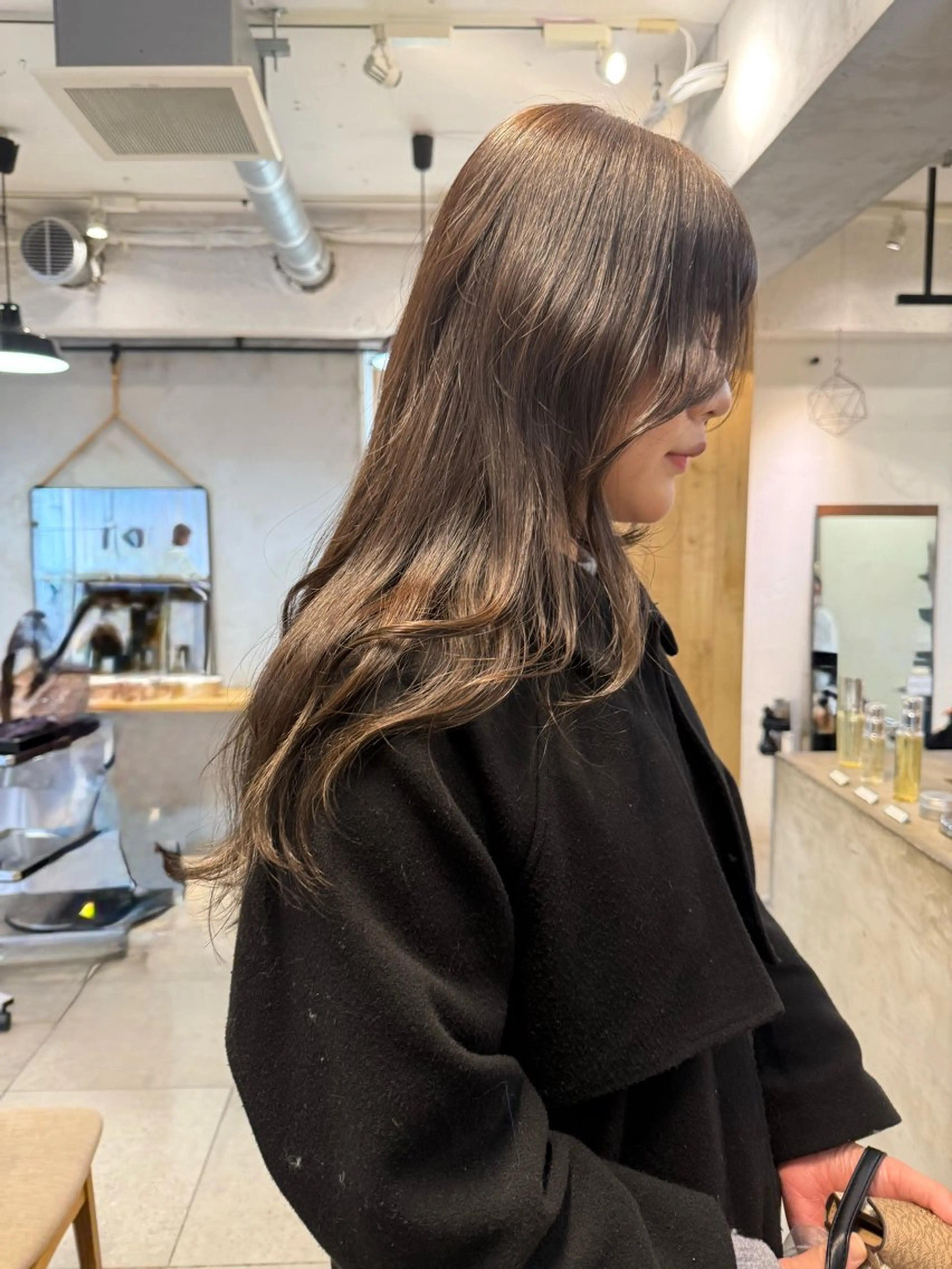 ロング カラー ミルクティー× グレージュMOMOのヘアスタイル