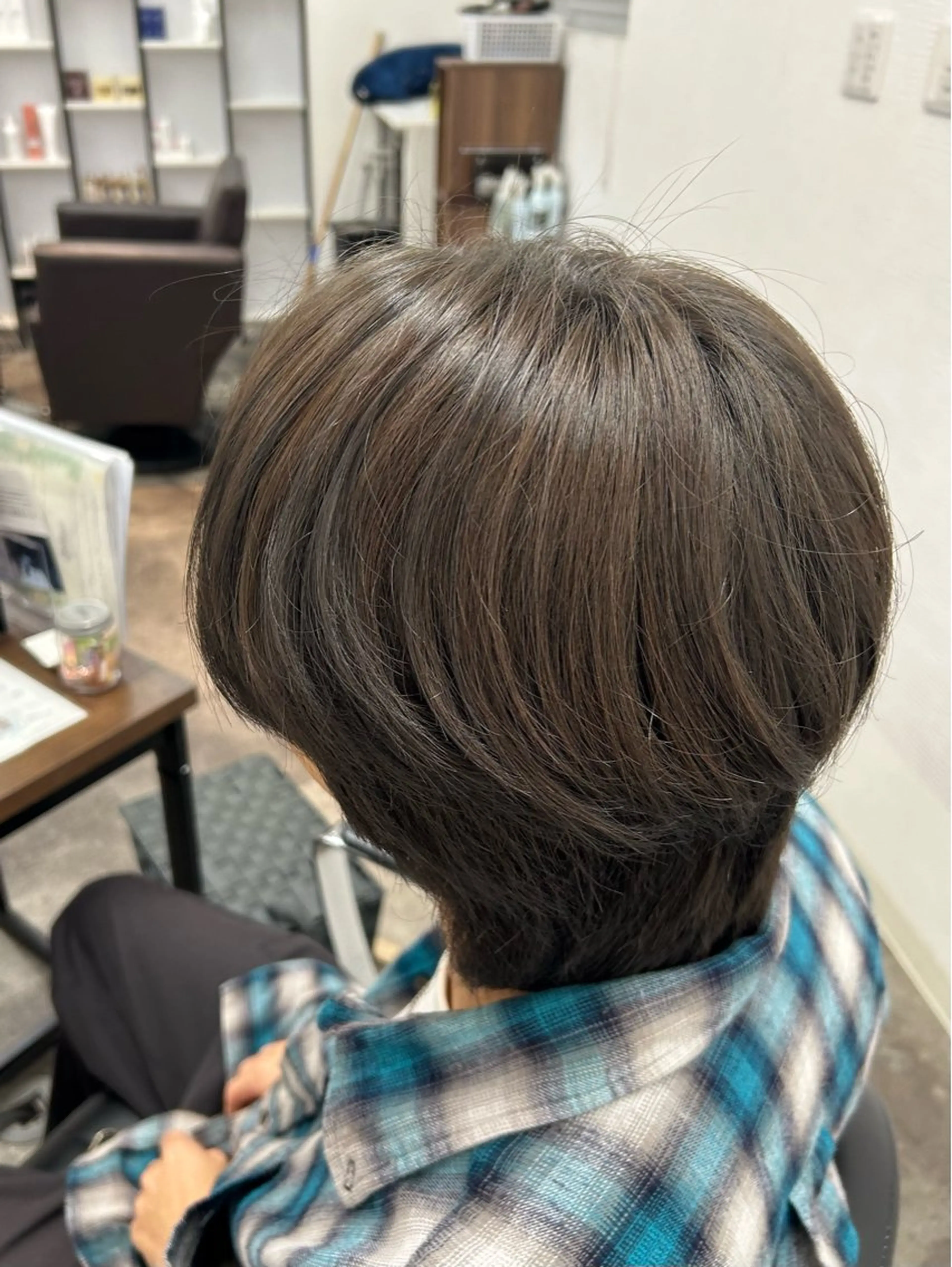 カラー メンズ 成安 雪菜のヘアスタイル