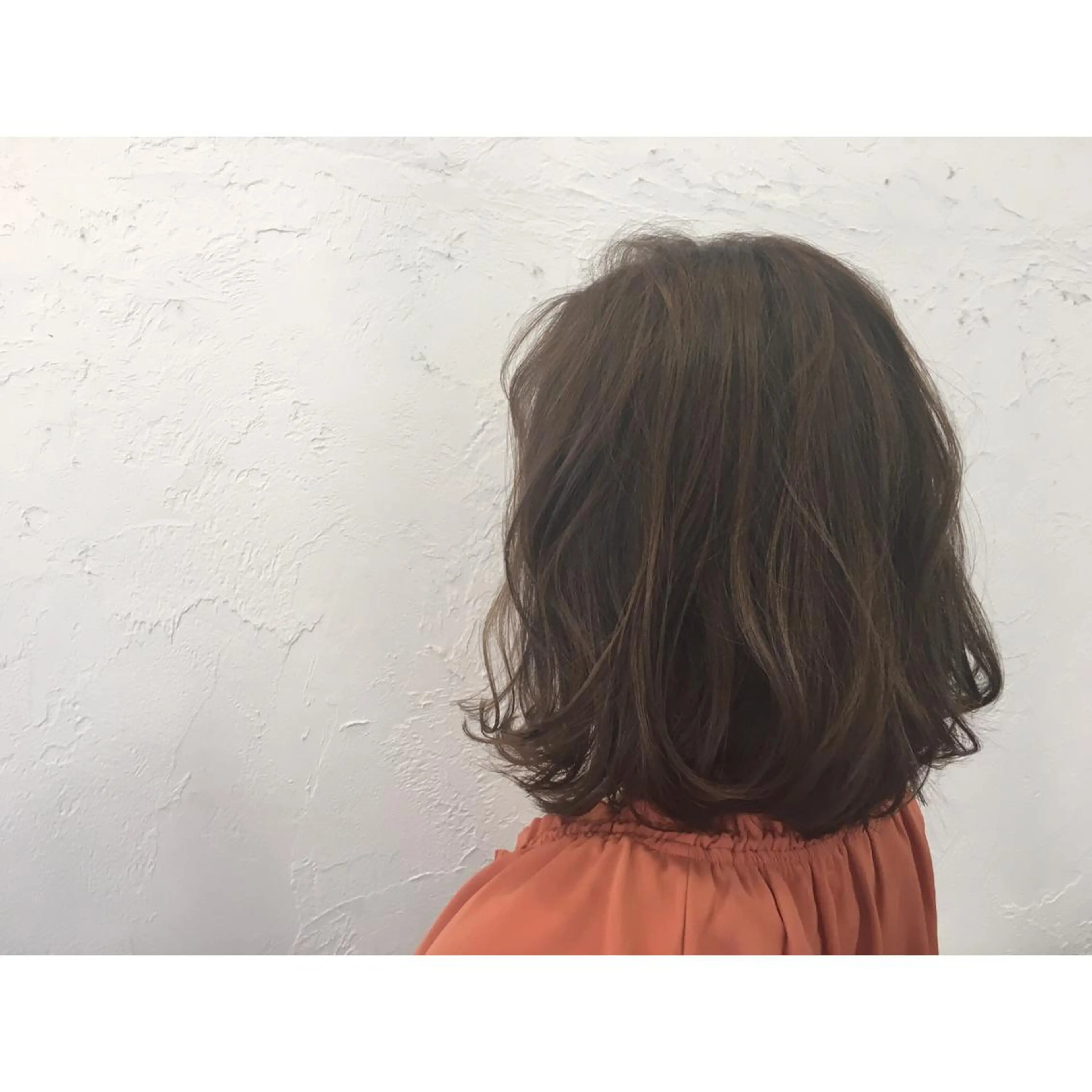 ミディアム カラー fio マナミのヘアスタイル