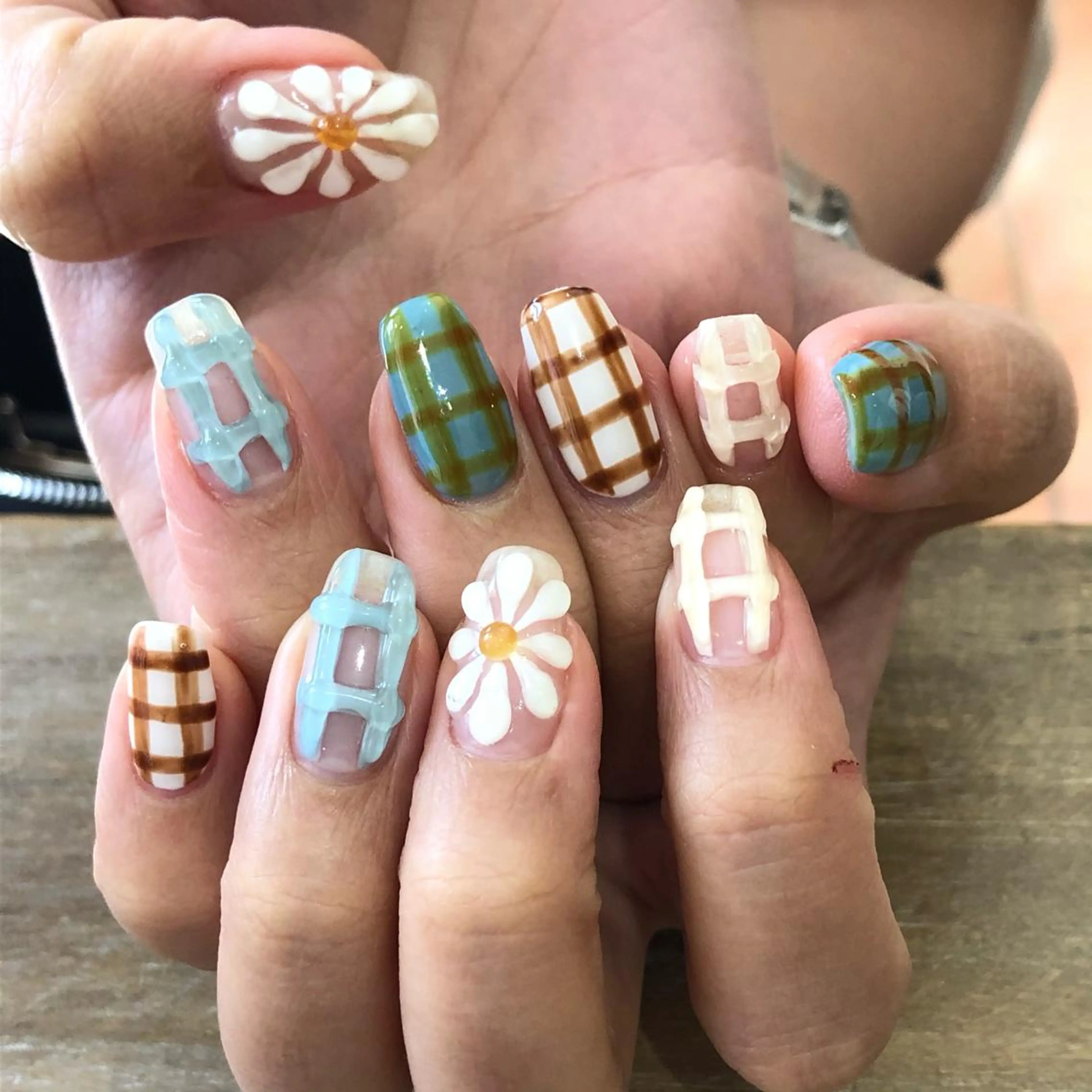 ネイル ハンドネイル Nest 三田のマツエク・マツパデザイン