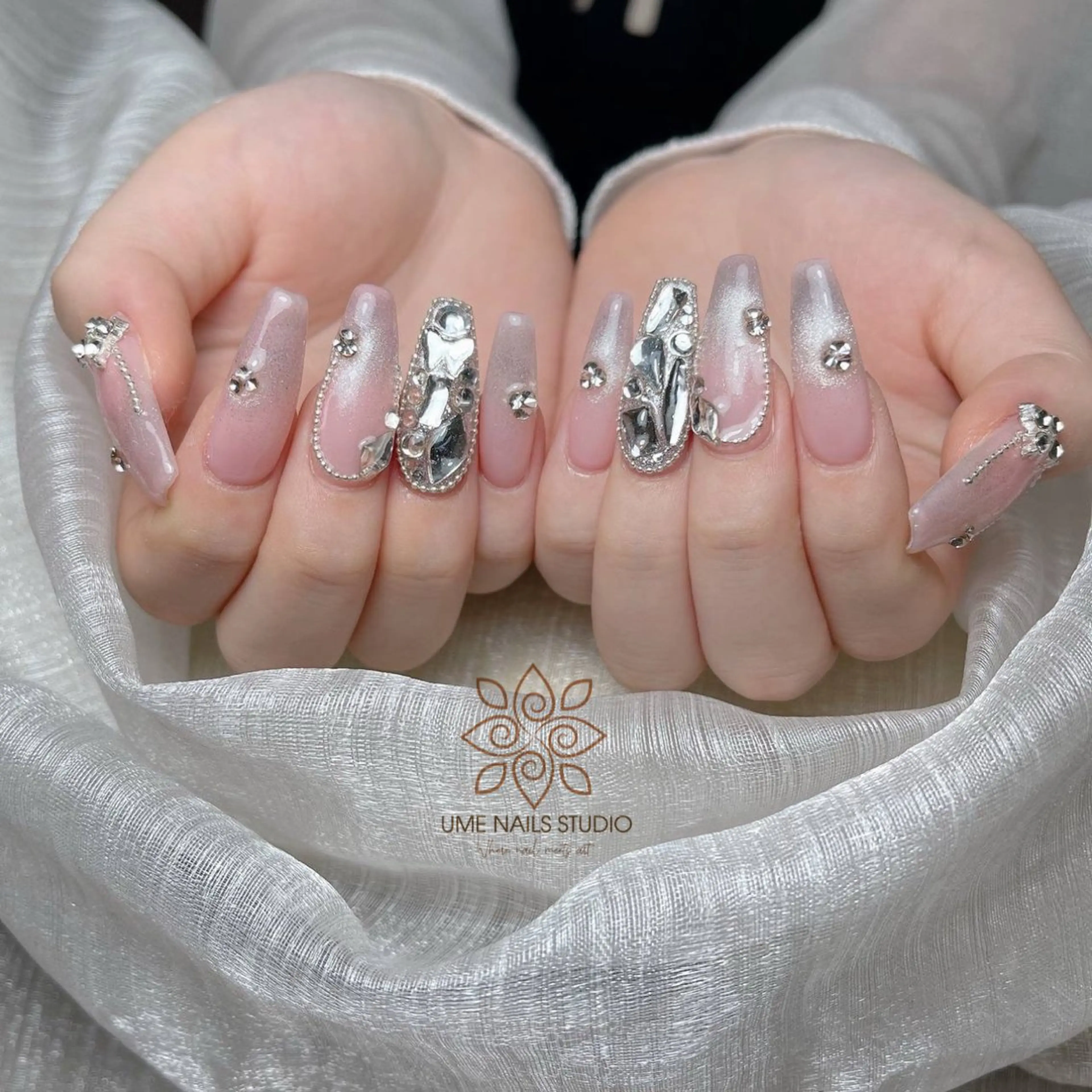 ネイル チークネイル クリアネイル ガーリー キラキラネイル 韓国ネイル Ume Nail Studioのネイルデザイン