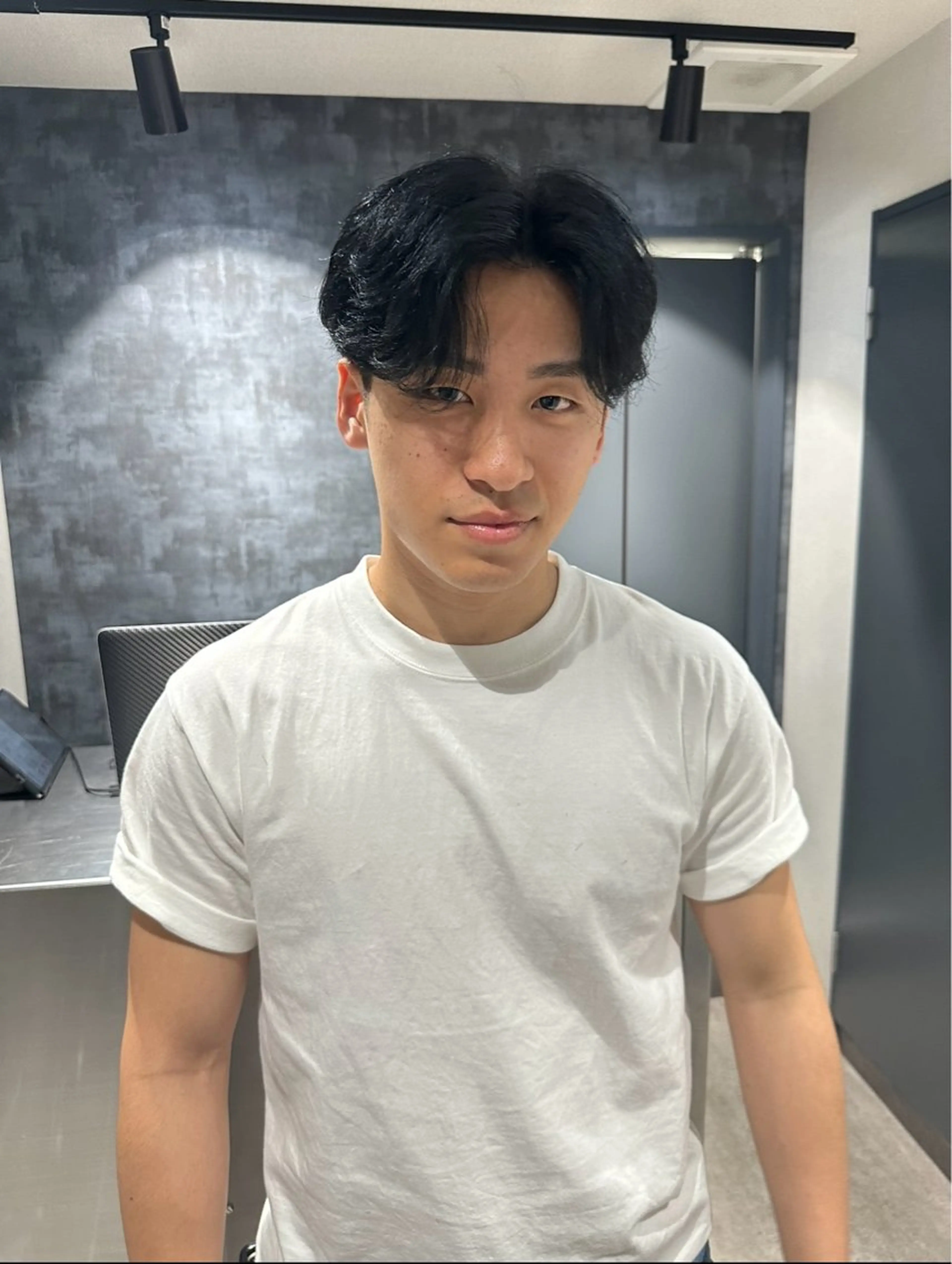 ミディアム パーマ メンズ カット ヘアカラー 💈原宿指名No.1 センターパート💈のヘアスタイル