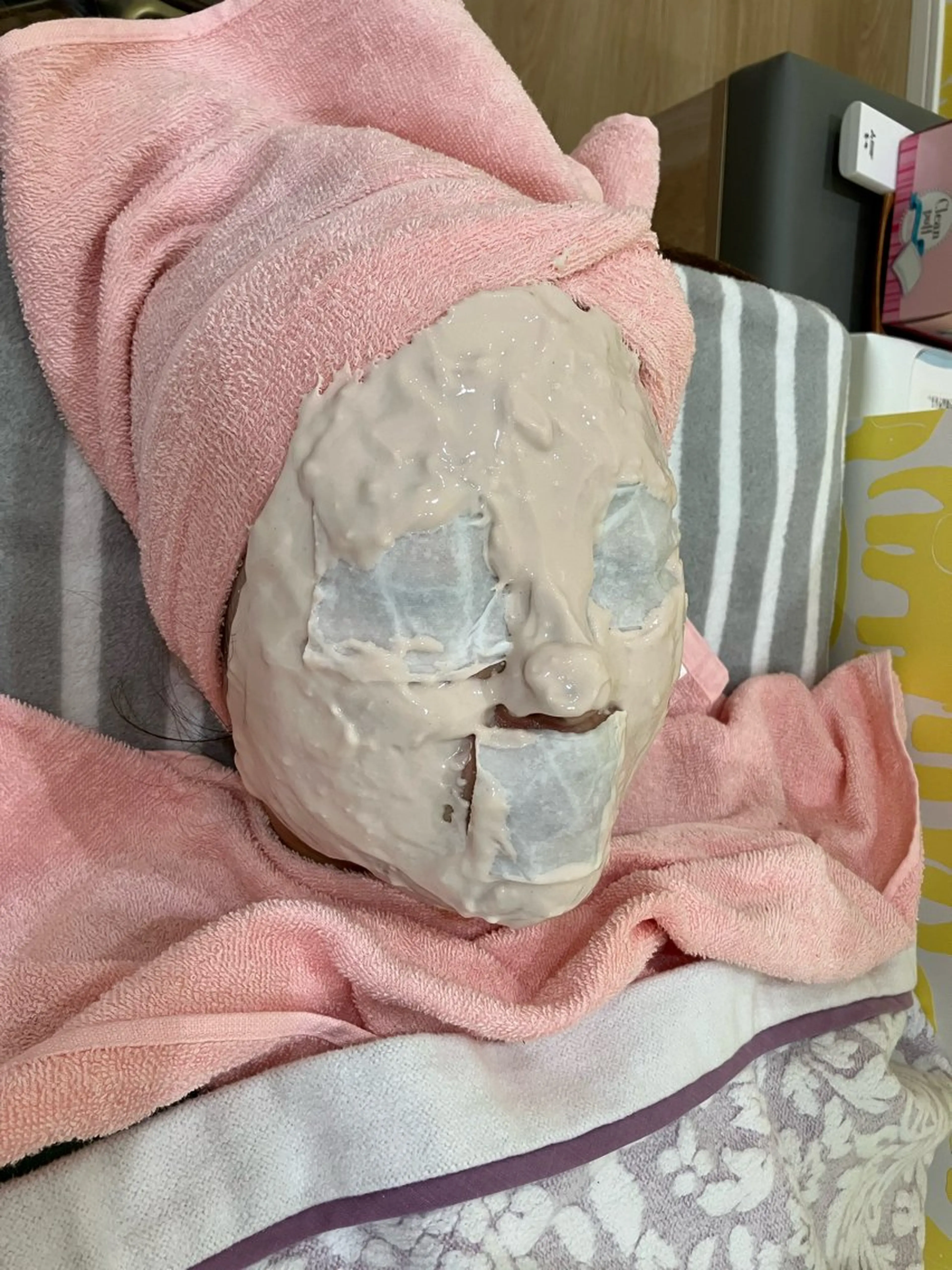 オールハンド、美白、毛穴の黒ずみにアプローチするコラーゲン生パック（モデリングパック）付きの写真