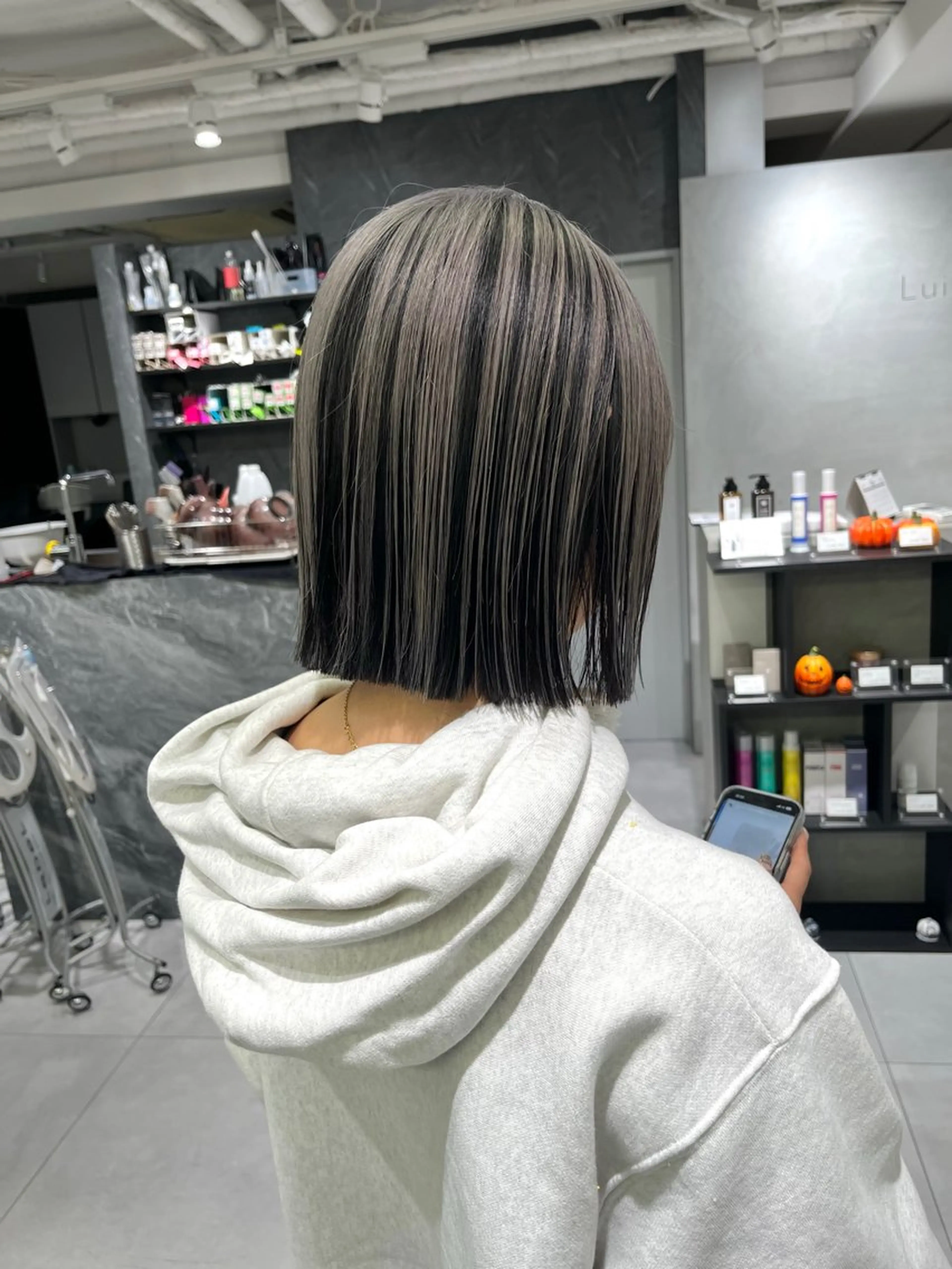 ショート カラー グレージュ ヘアカラー ケアブリーチ 若杉圭大のヘアスタイル