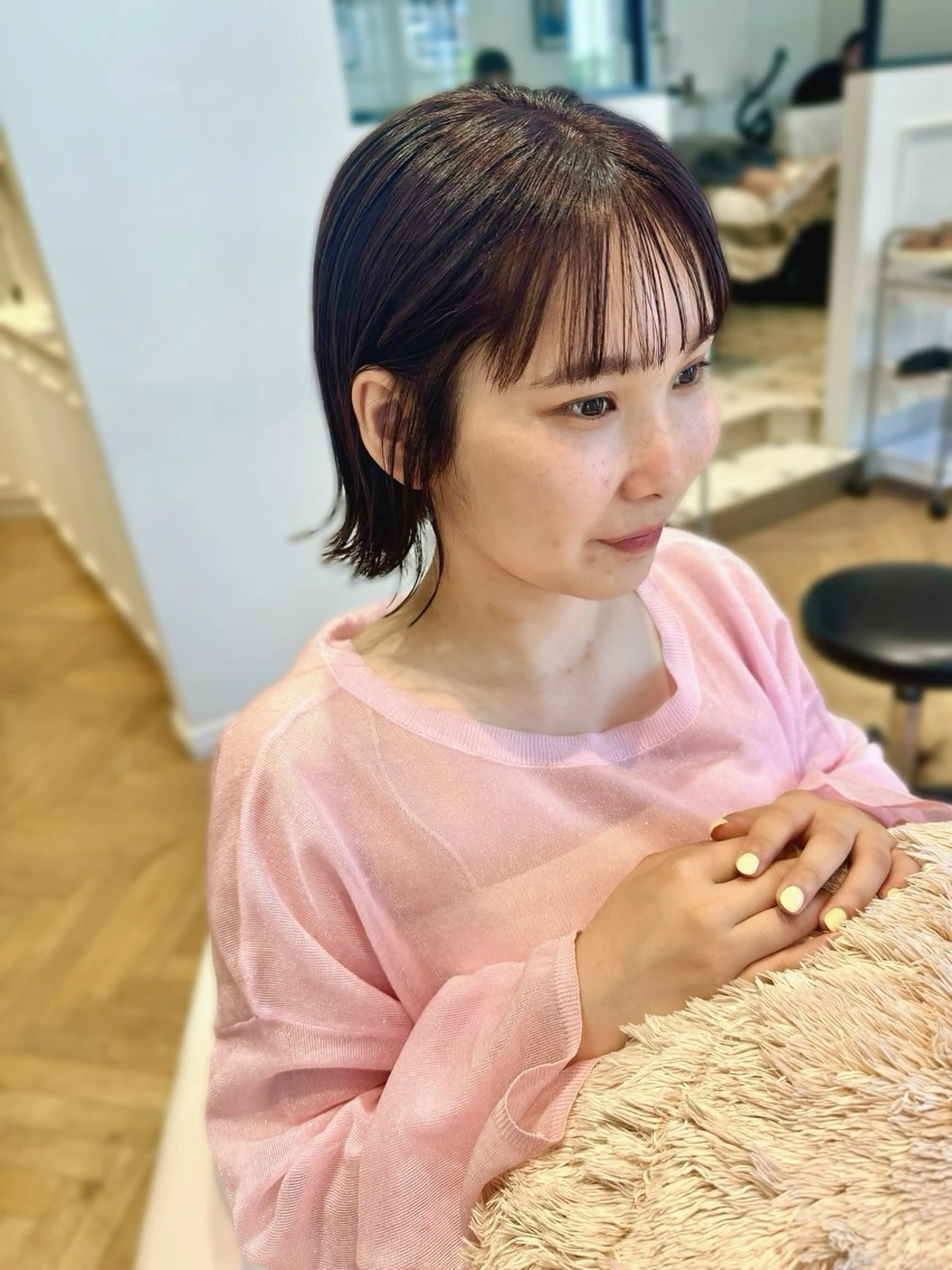 カラー ピンクカラー ELLE salon 西梅田 小顔カットのヘアスタイル