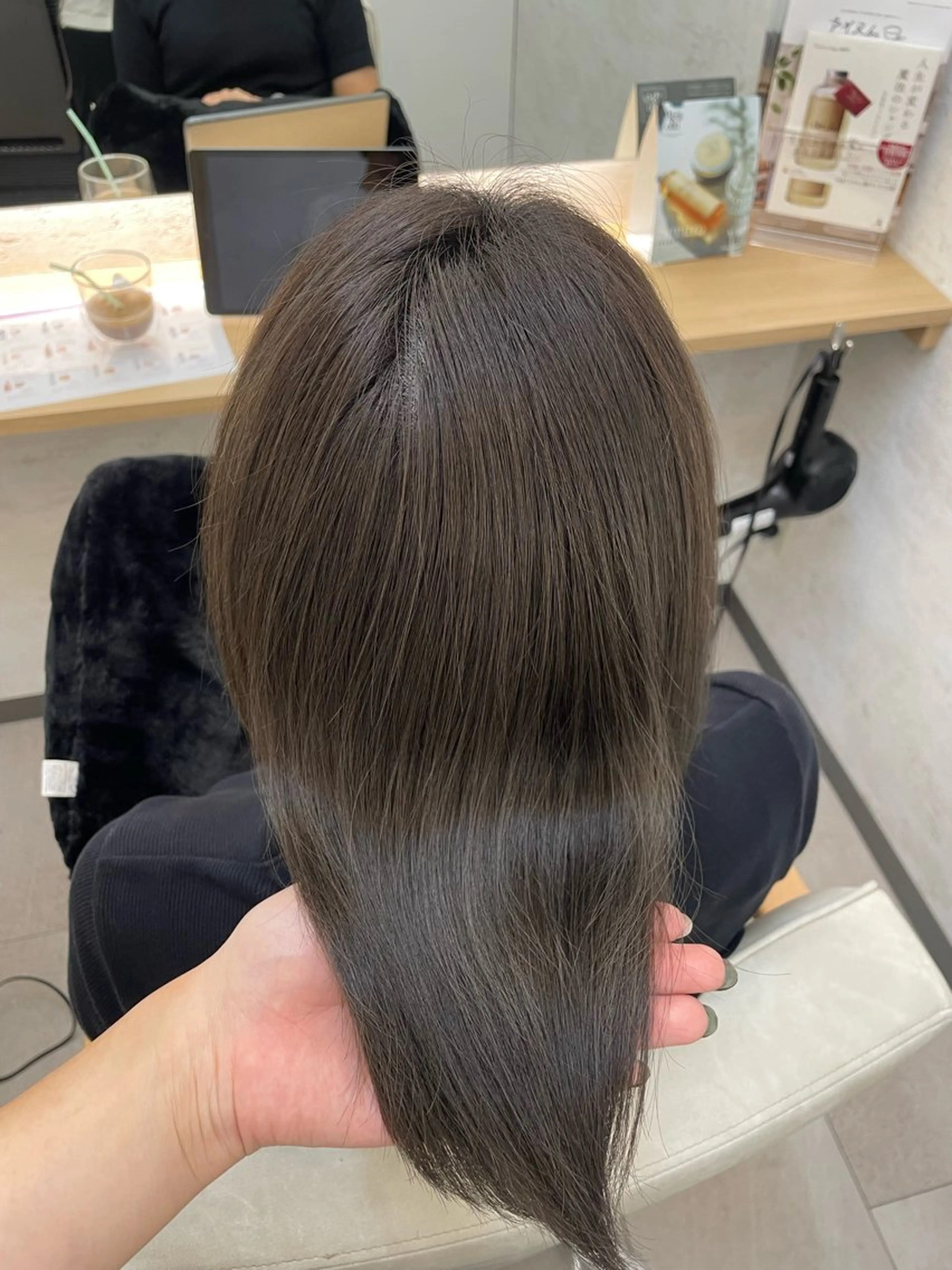 ミディアム カット ヘアカラー トリートメント 高橋 芽衣のヘアスタイル