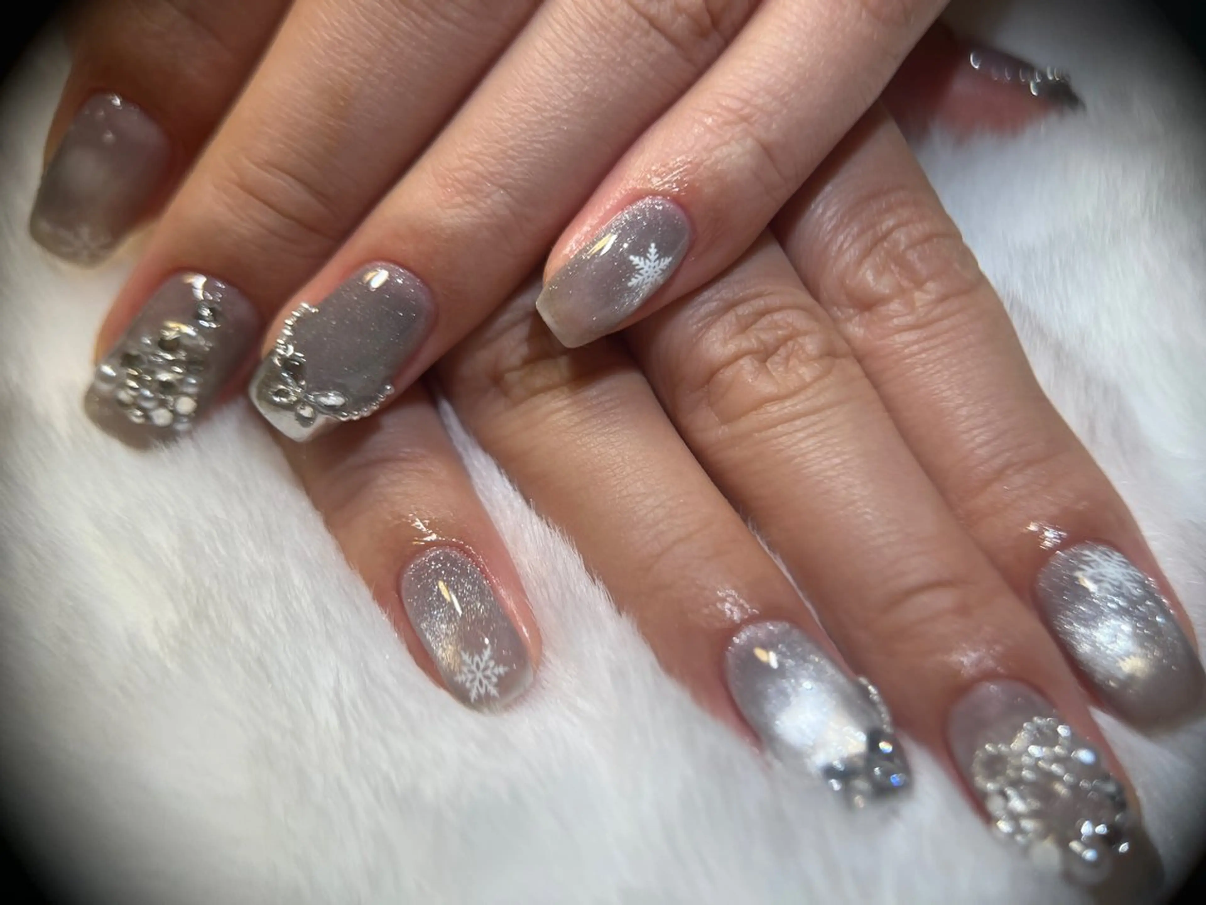 ネイル 冬ネイル クリスマス DoReMiサロン チョウのネイルデザイン