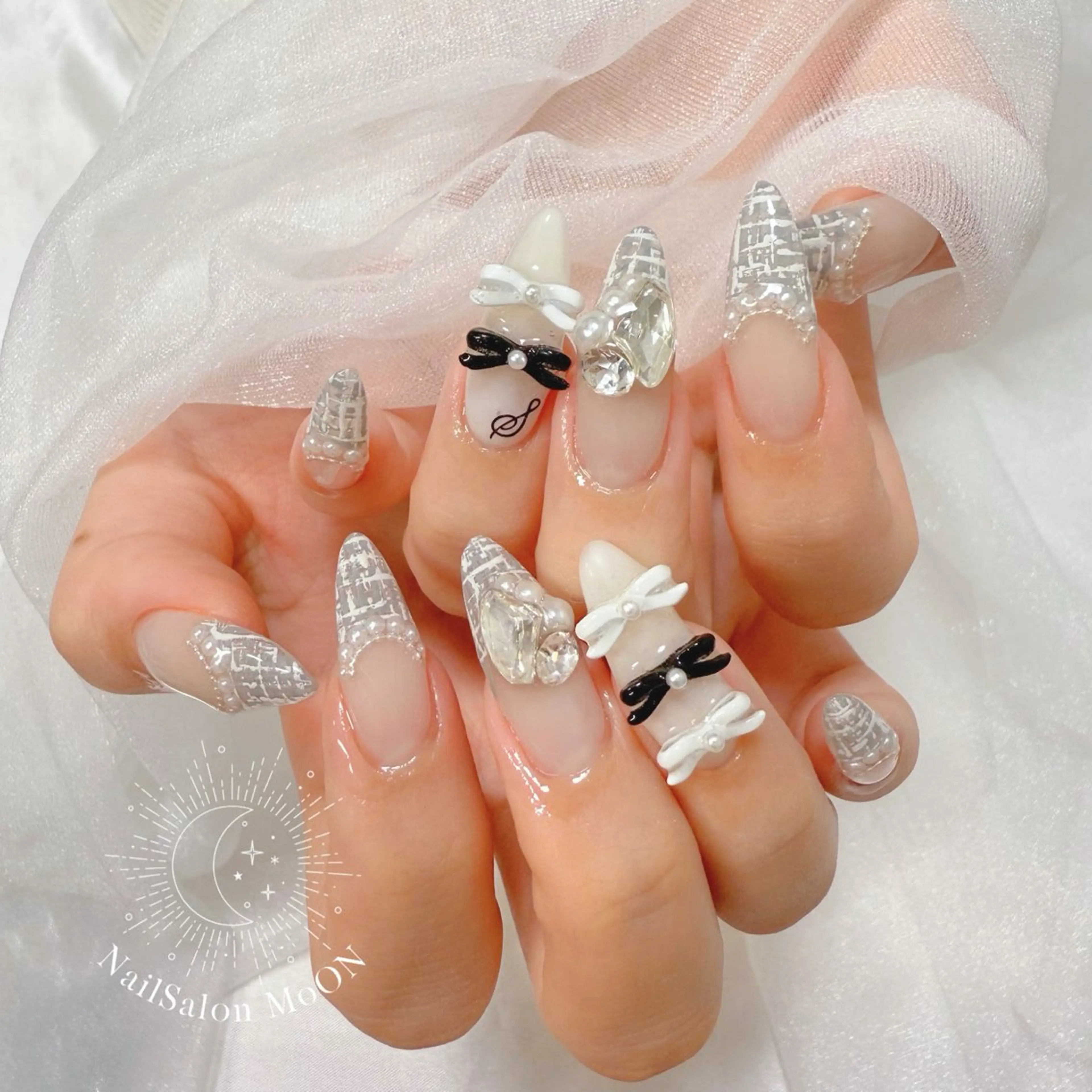 ネイル ガーリー キラキラネイル リボン ツイードネイル MoON...❤︎ MeGuのネイルデザイン