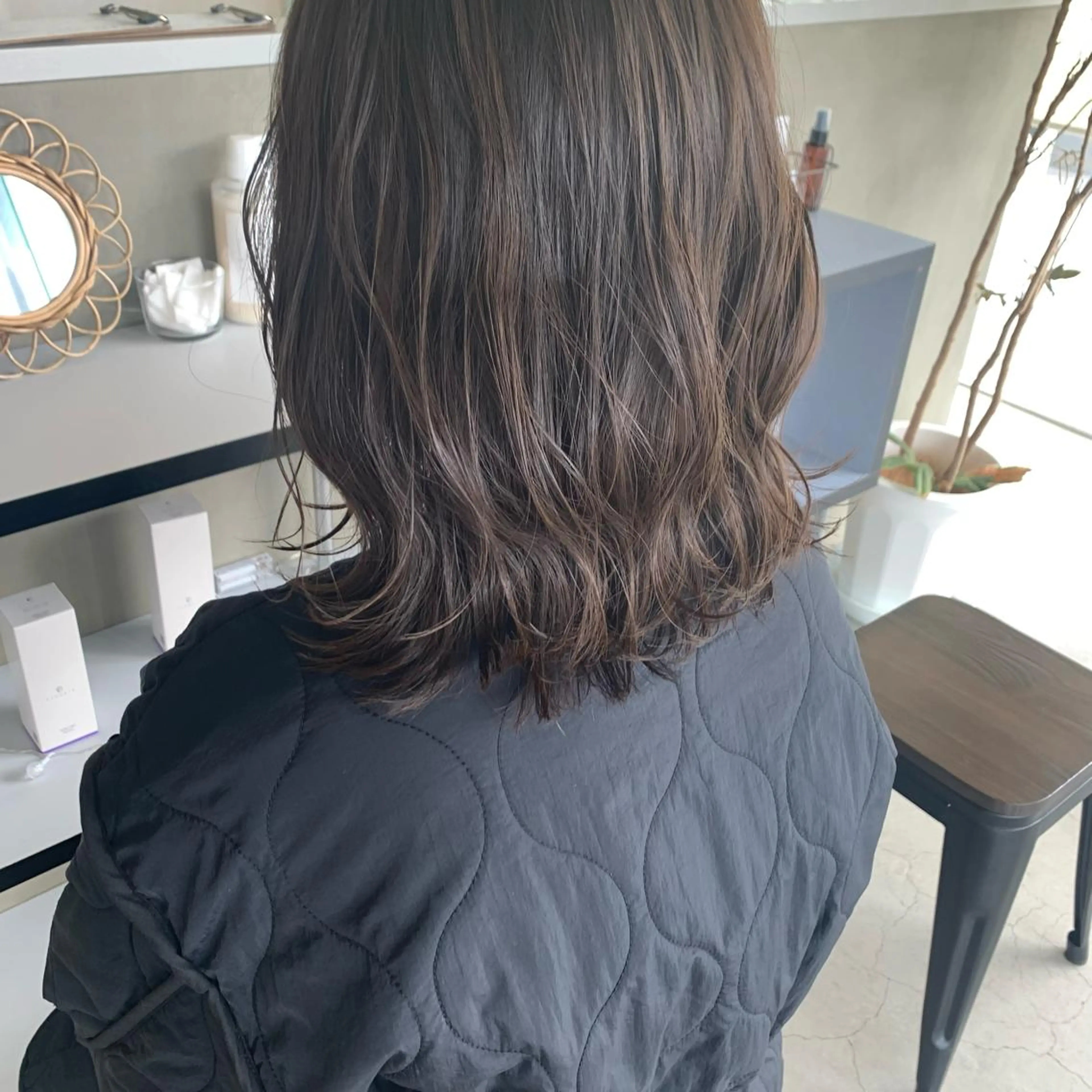 ミディアム ボブ 岩井 愛生のヘアスタイル