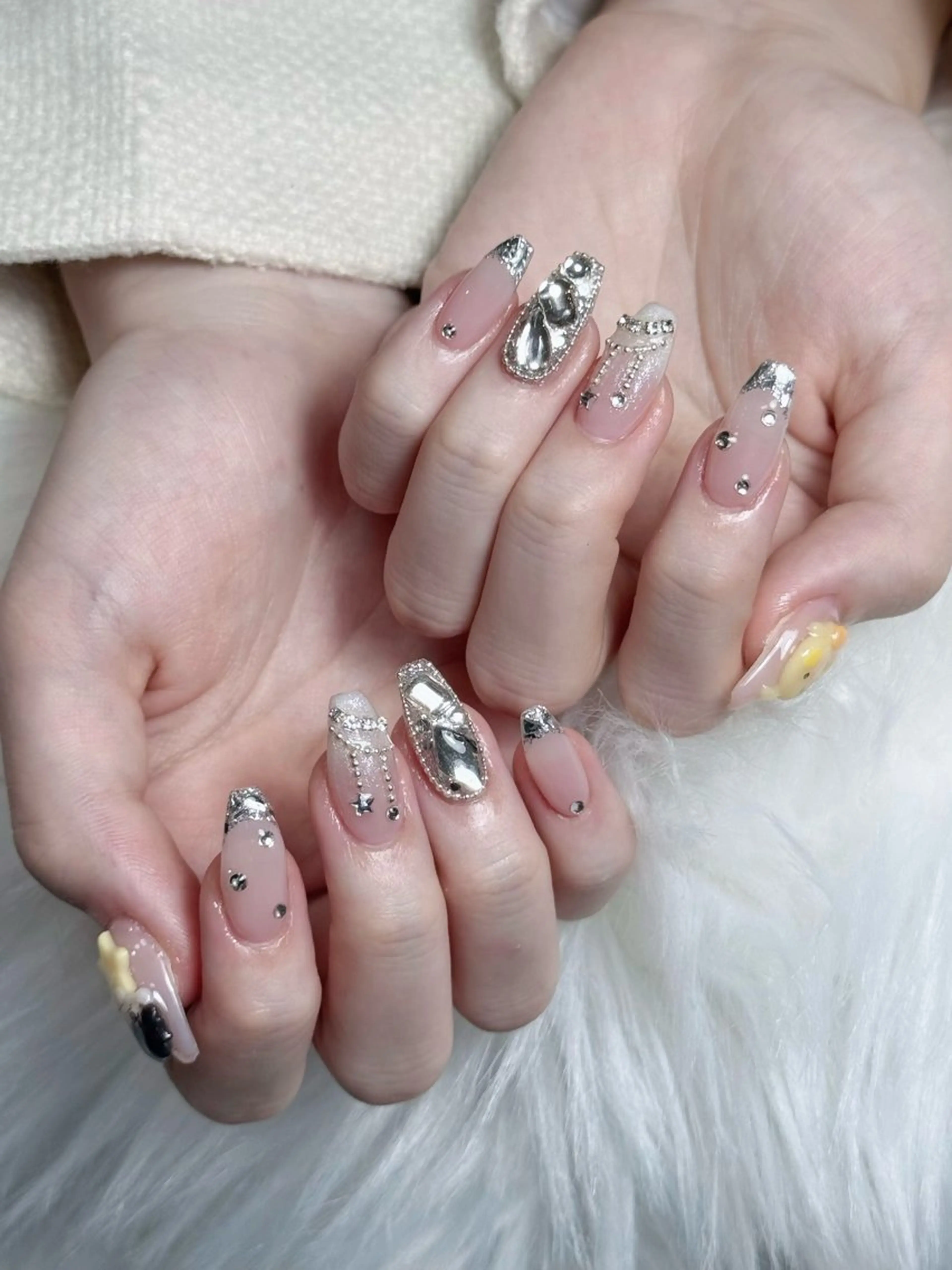 ネイル フレンチネイル ジェルネイル キラキラネイル 韓国ネイル マグネットネイル Julli NailStudioのネイルデザイン
