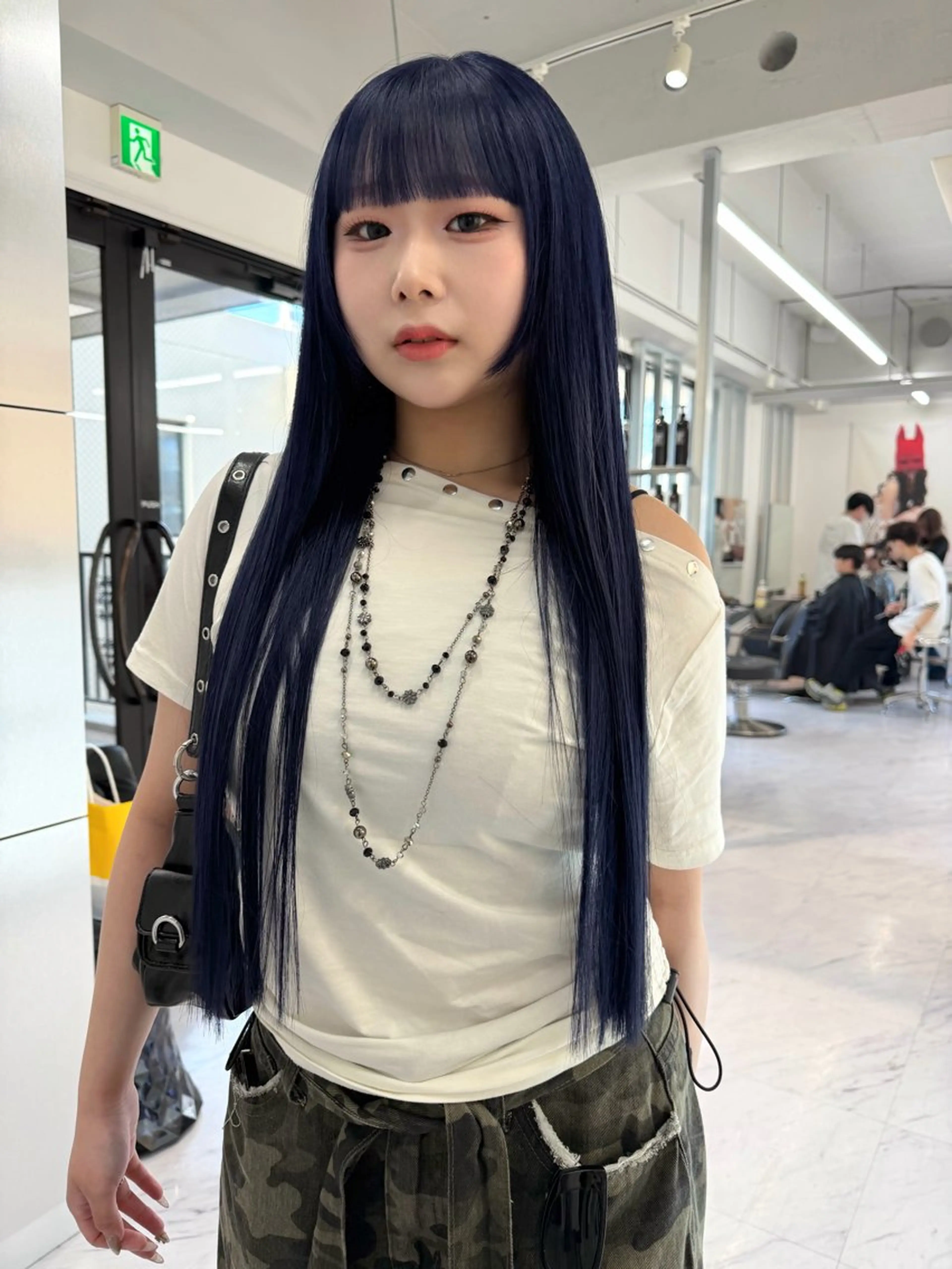 ロング カラー ベージュカラー ブリーチ ブルーカラー ケアブリーチ デザインカラー ヘアカラー トリートメント TATSUブリーチ/ ミルクティーベージュのヘアスタイル