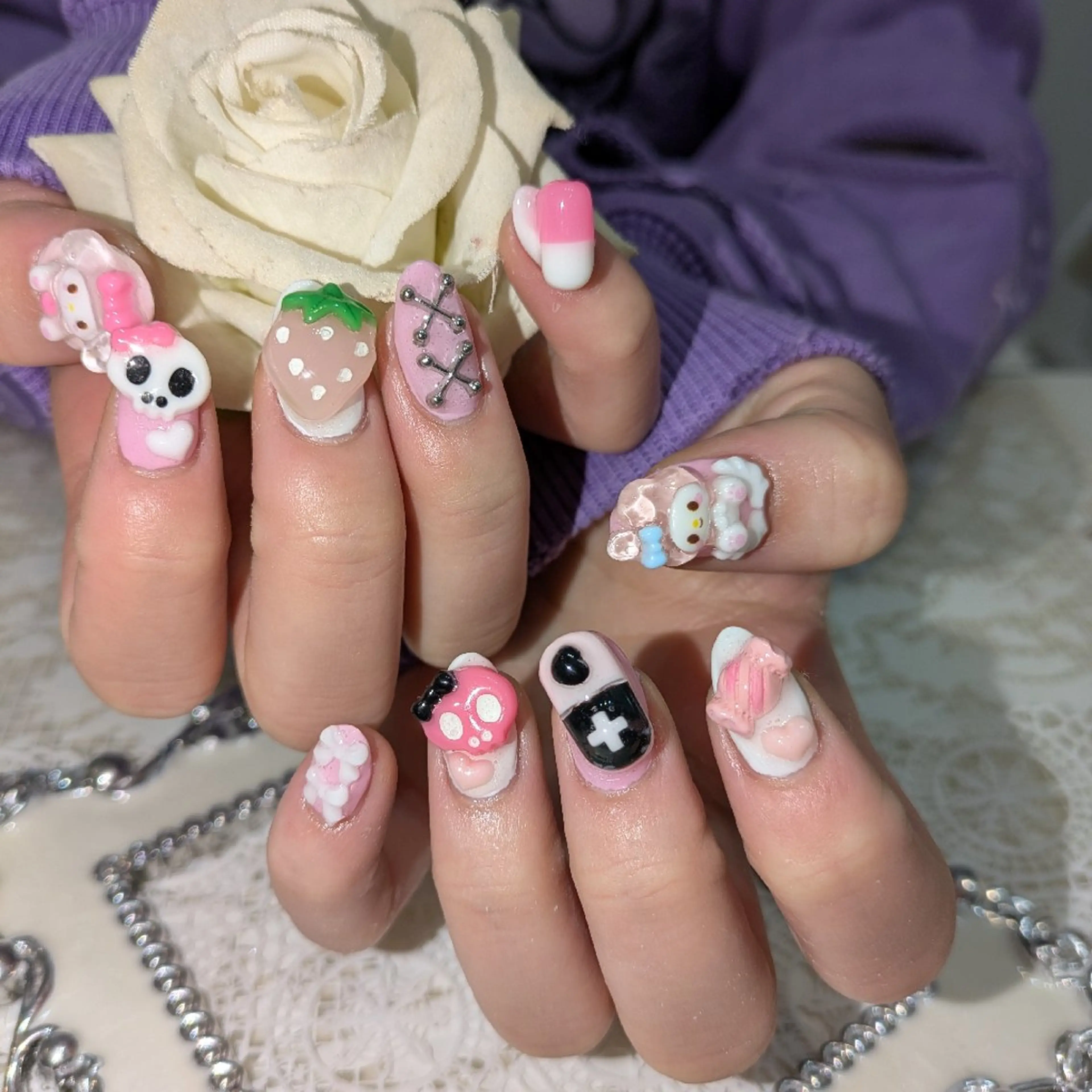 ネイル エステとネイル ローズコンフォートのネイルデザイン