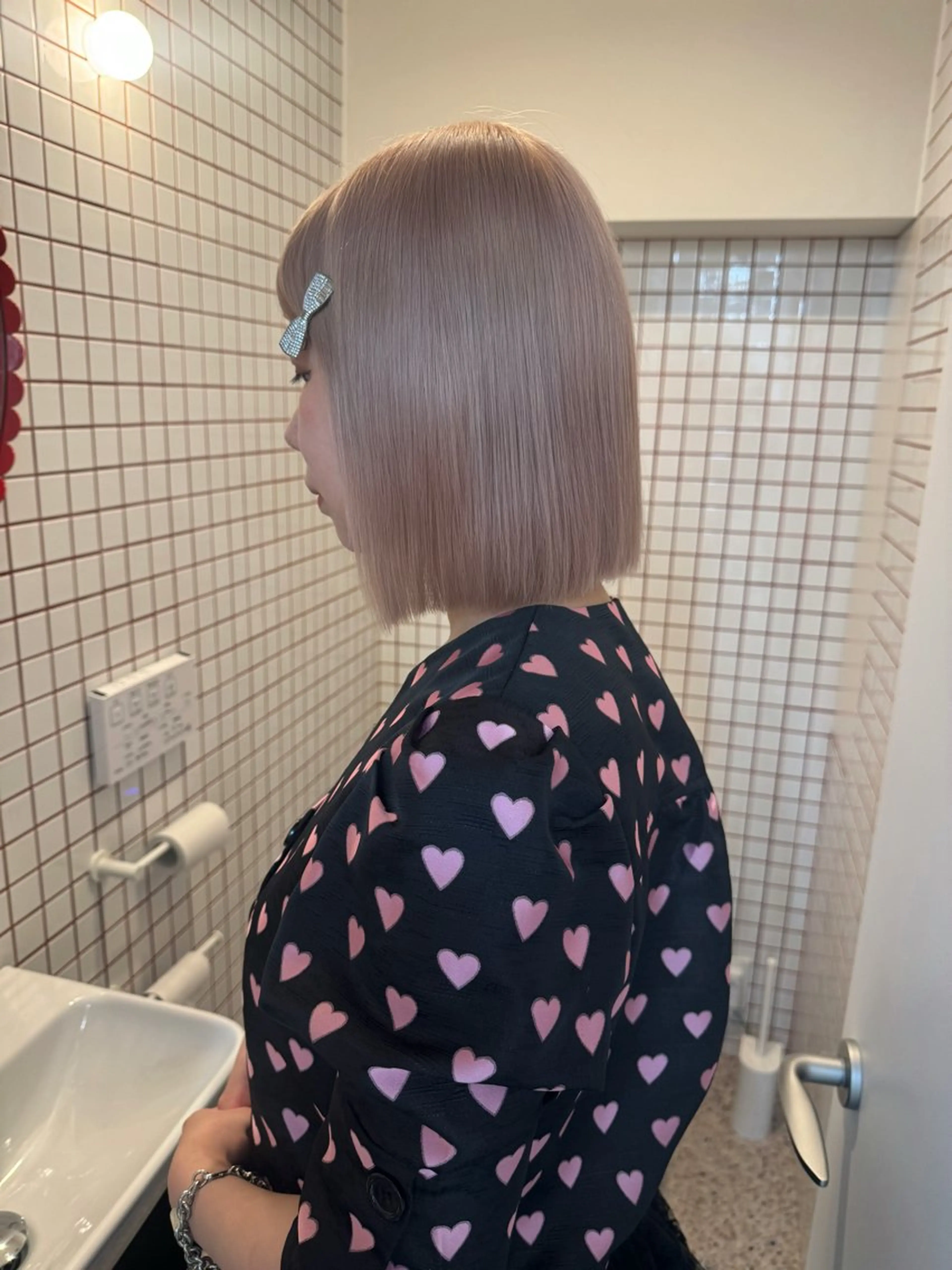 セミロング カラー PELE ハイトーン RIMUのヘアスタイル