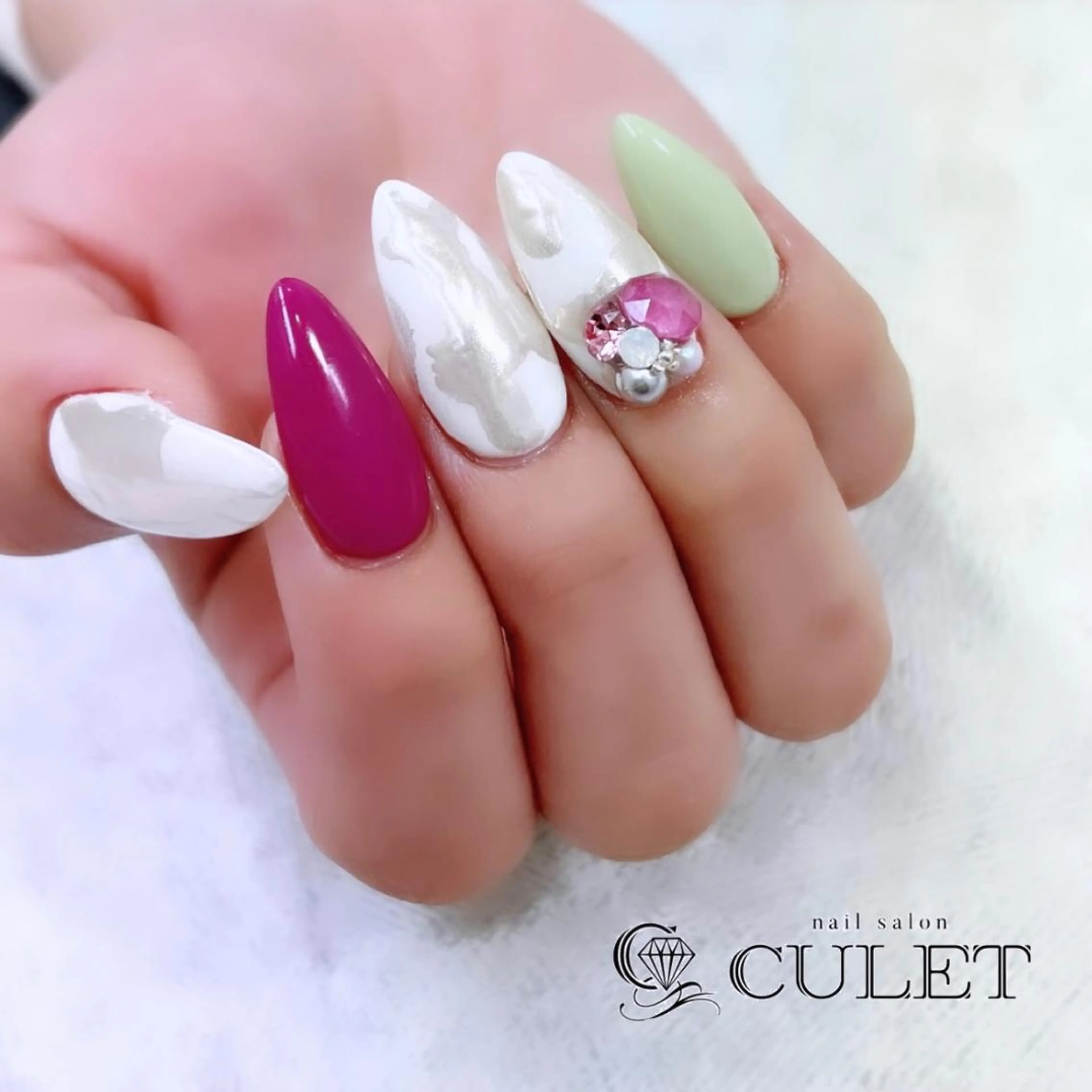ネイル CULET MOEのネイルデザイン