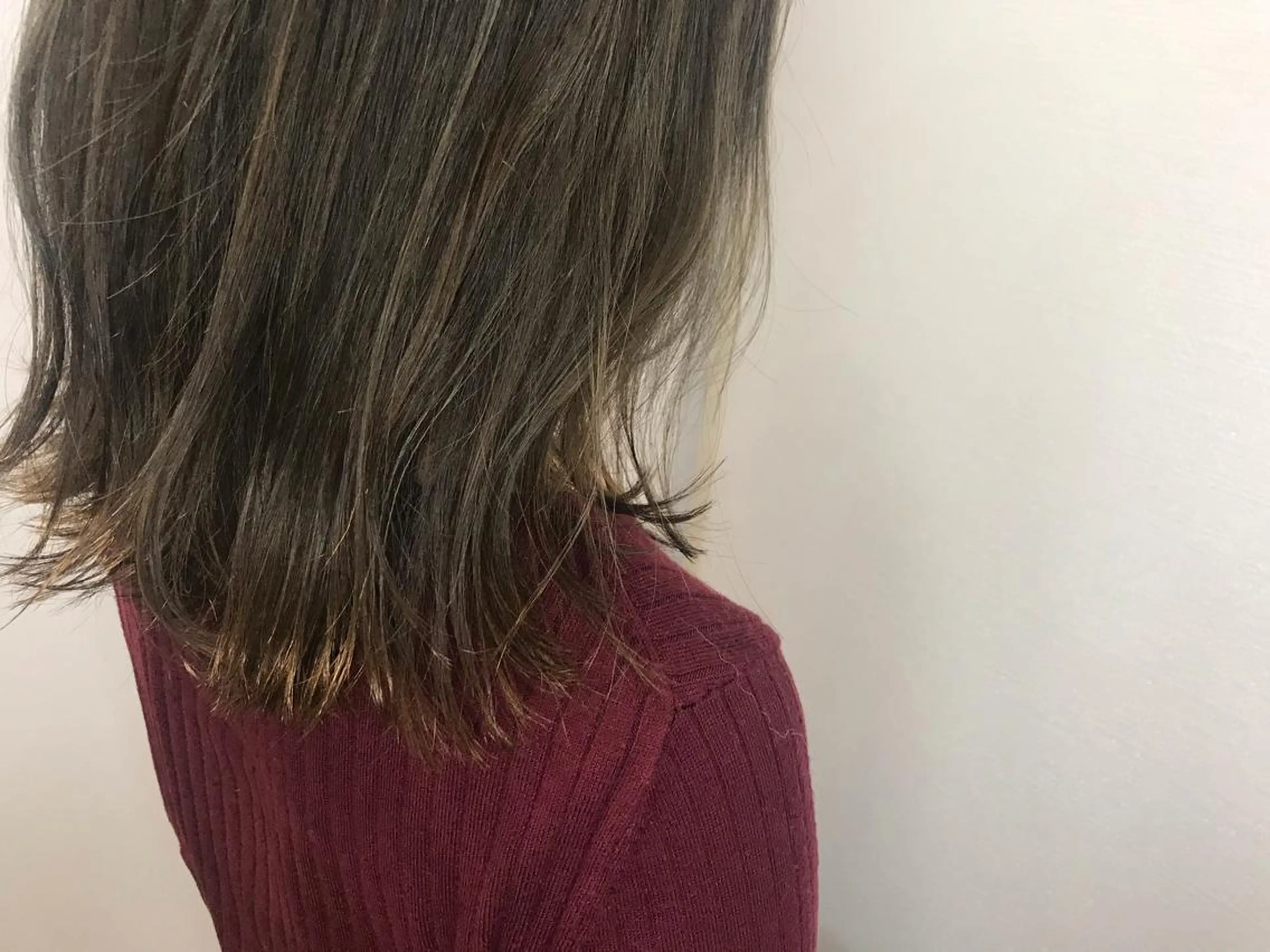 セミロング カラー ハイライトカラー ハイライト カット ヘアカラー 【Uneユヌ】菊地 春那のヘアスタイル