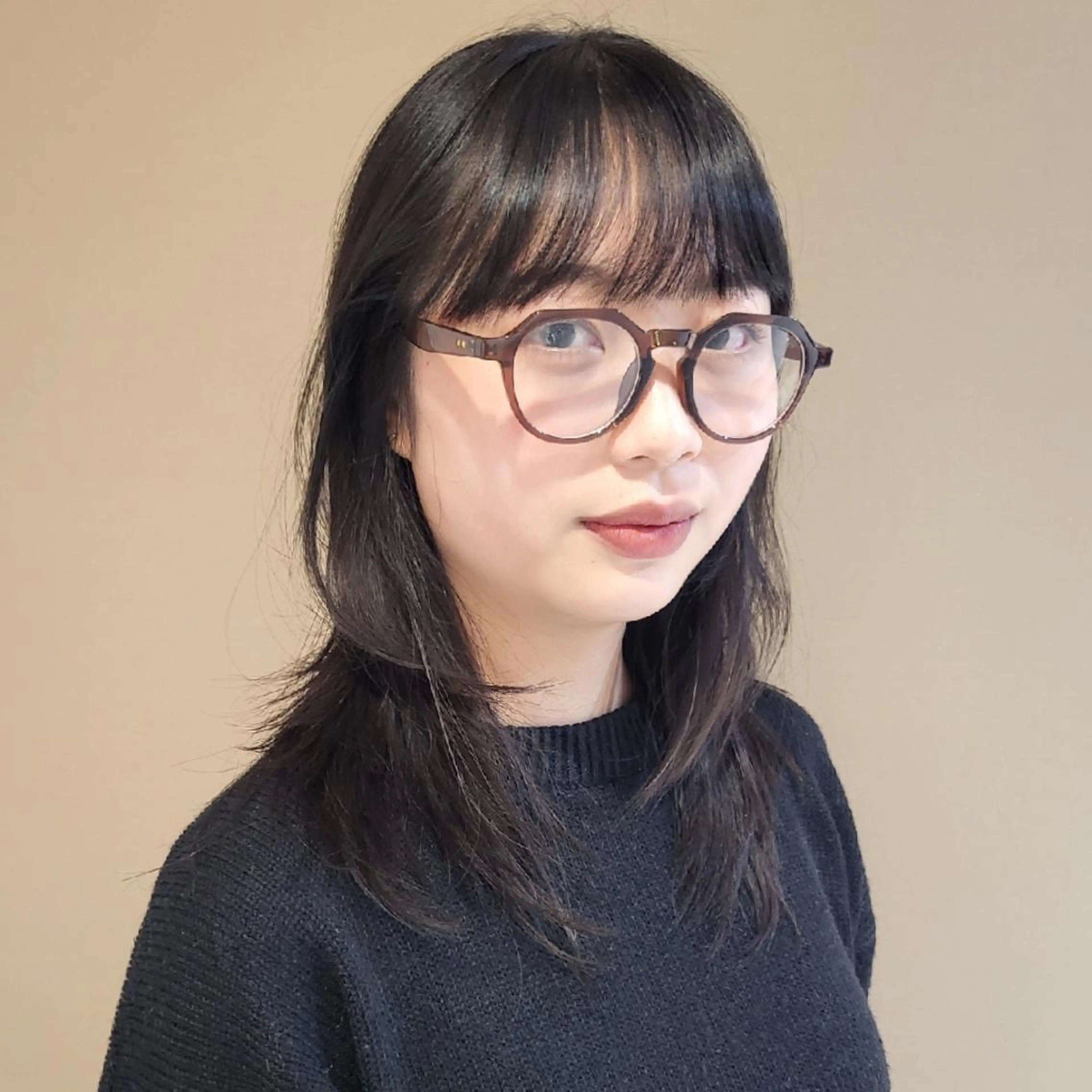 セミロング ハッシュカット 韓国レイヤー　 suzuのヘアスタイル