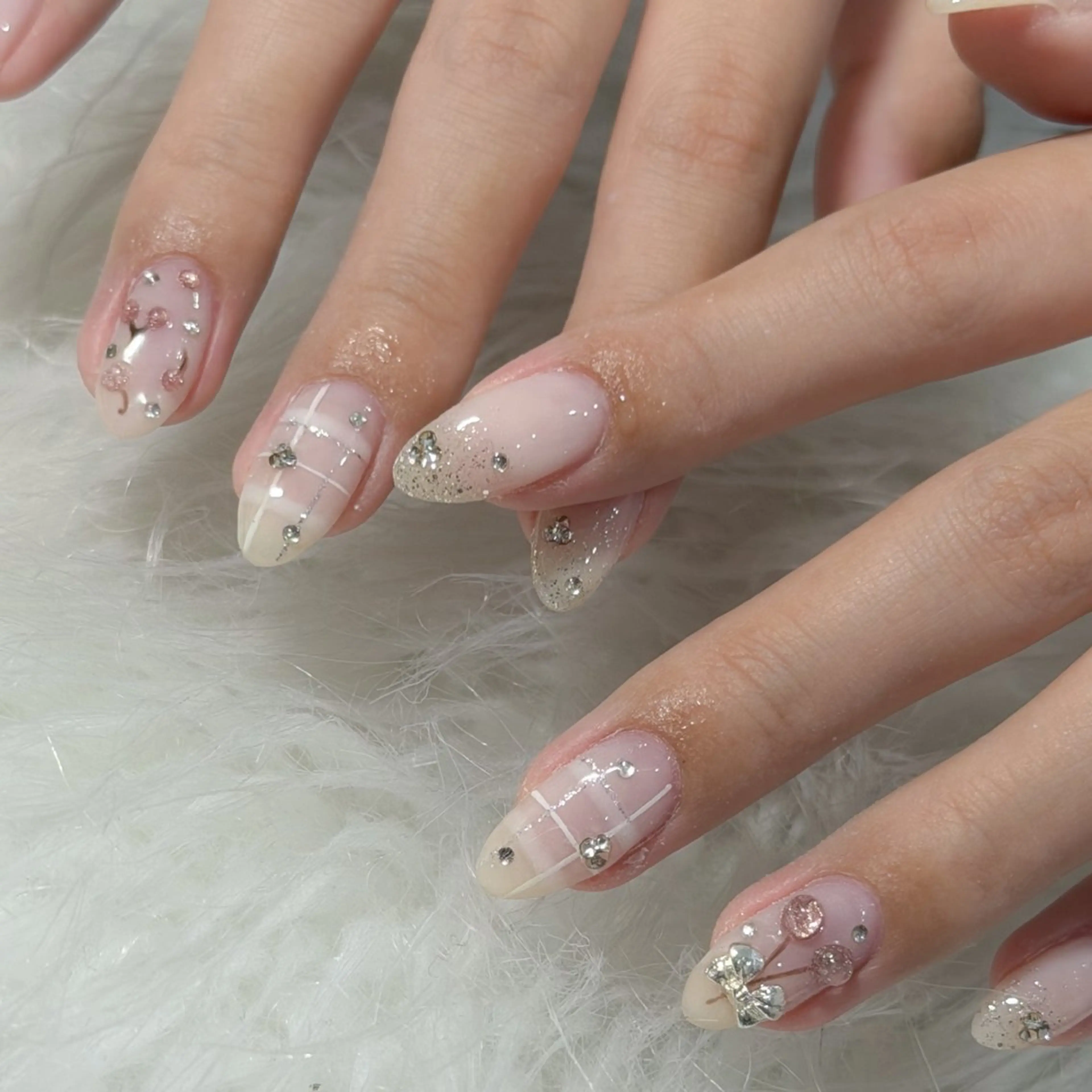 ネイル ハンドネイル フットネイル LAVISH nanamiのネイルデザイン