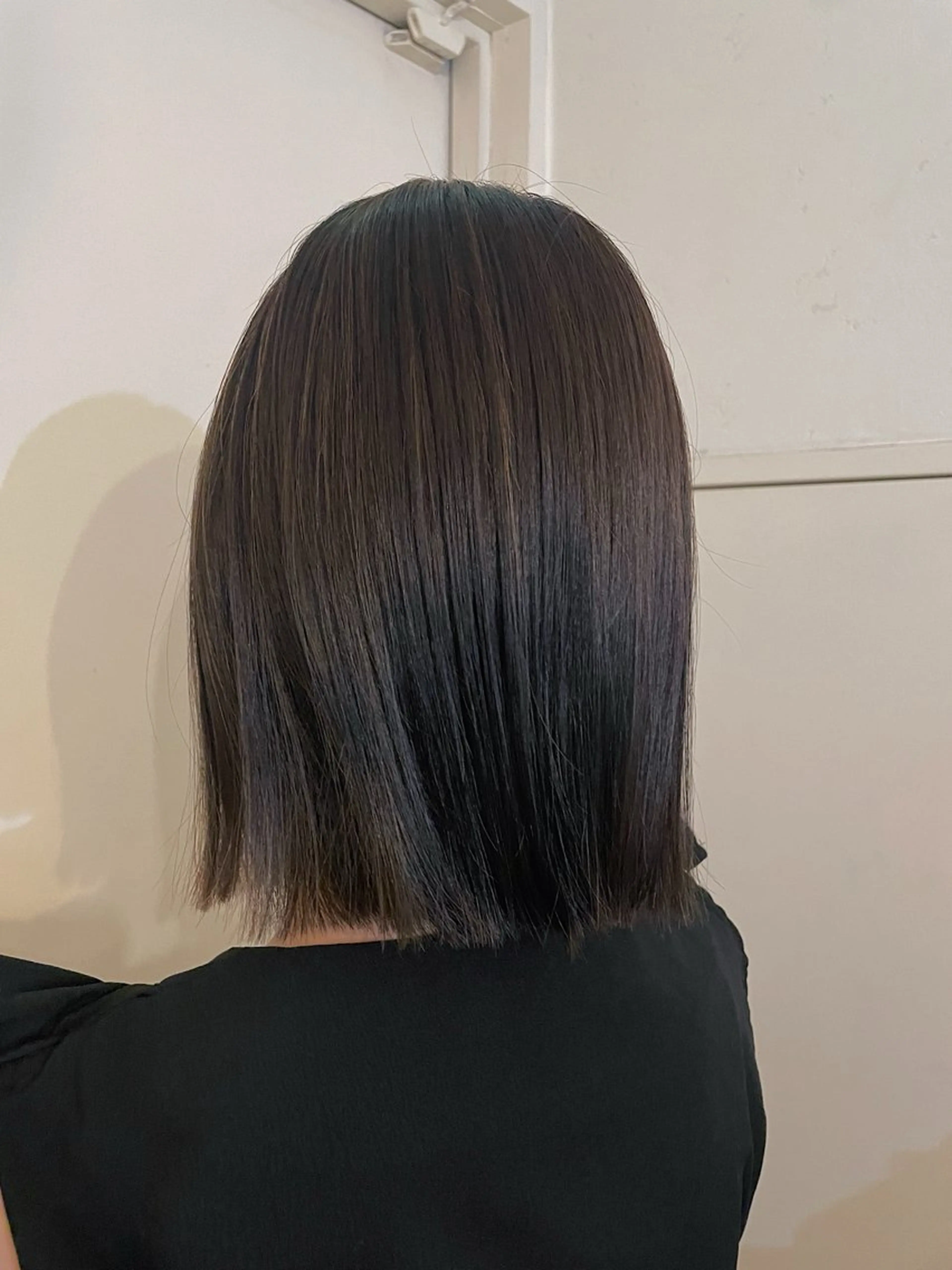 ミディアム 切りっぱなしボブ ミディアムパーマ ボブ パーマ 縮毛矯正 トリートメント 大阪/梅田すぐ /パーマ落とし専門店のヘアスタイル