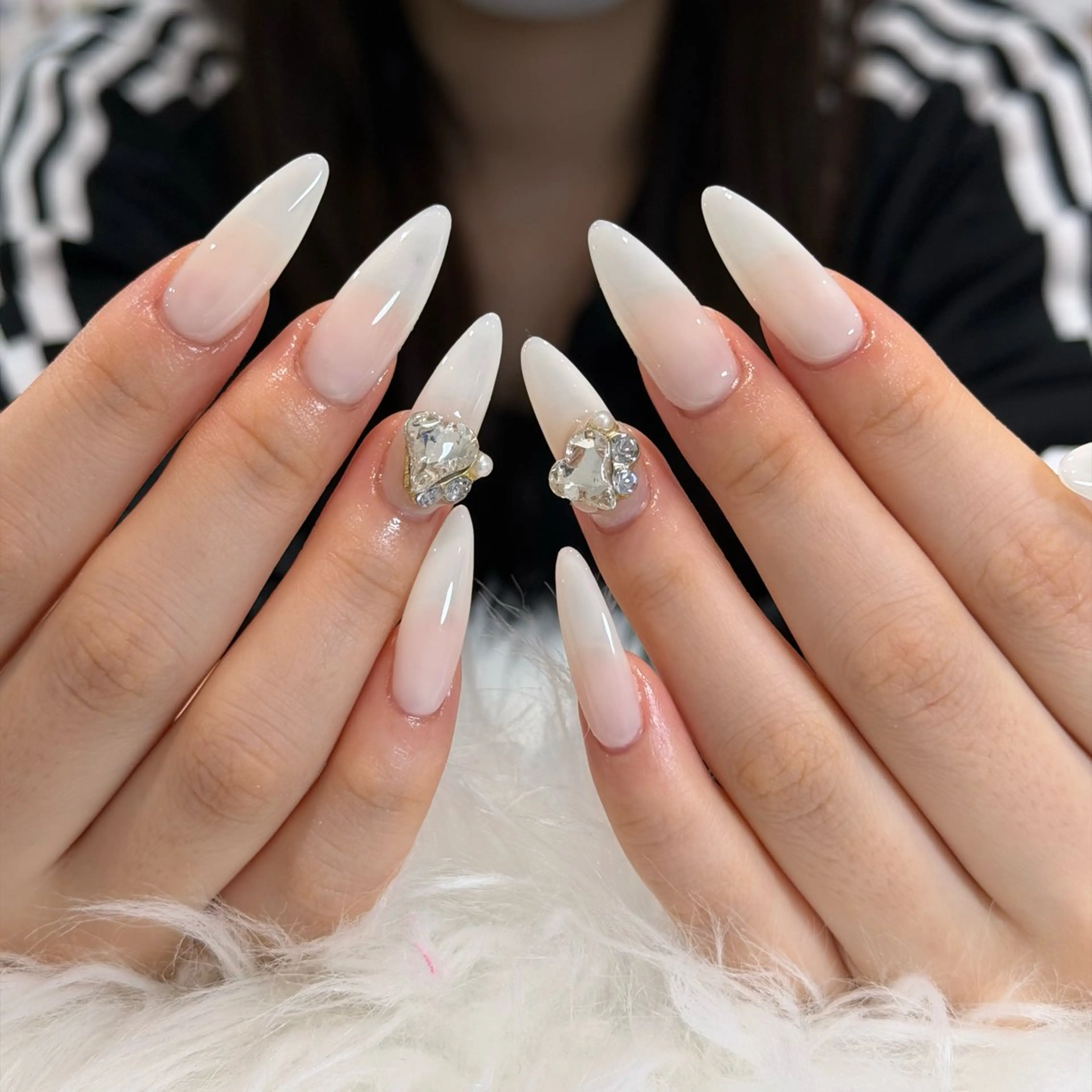 ネイル アートネイル オーロラネイル フレンチネイル ジェルネイル グラデーション ハンドネイル Luci Nailのネイルデザイン
