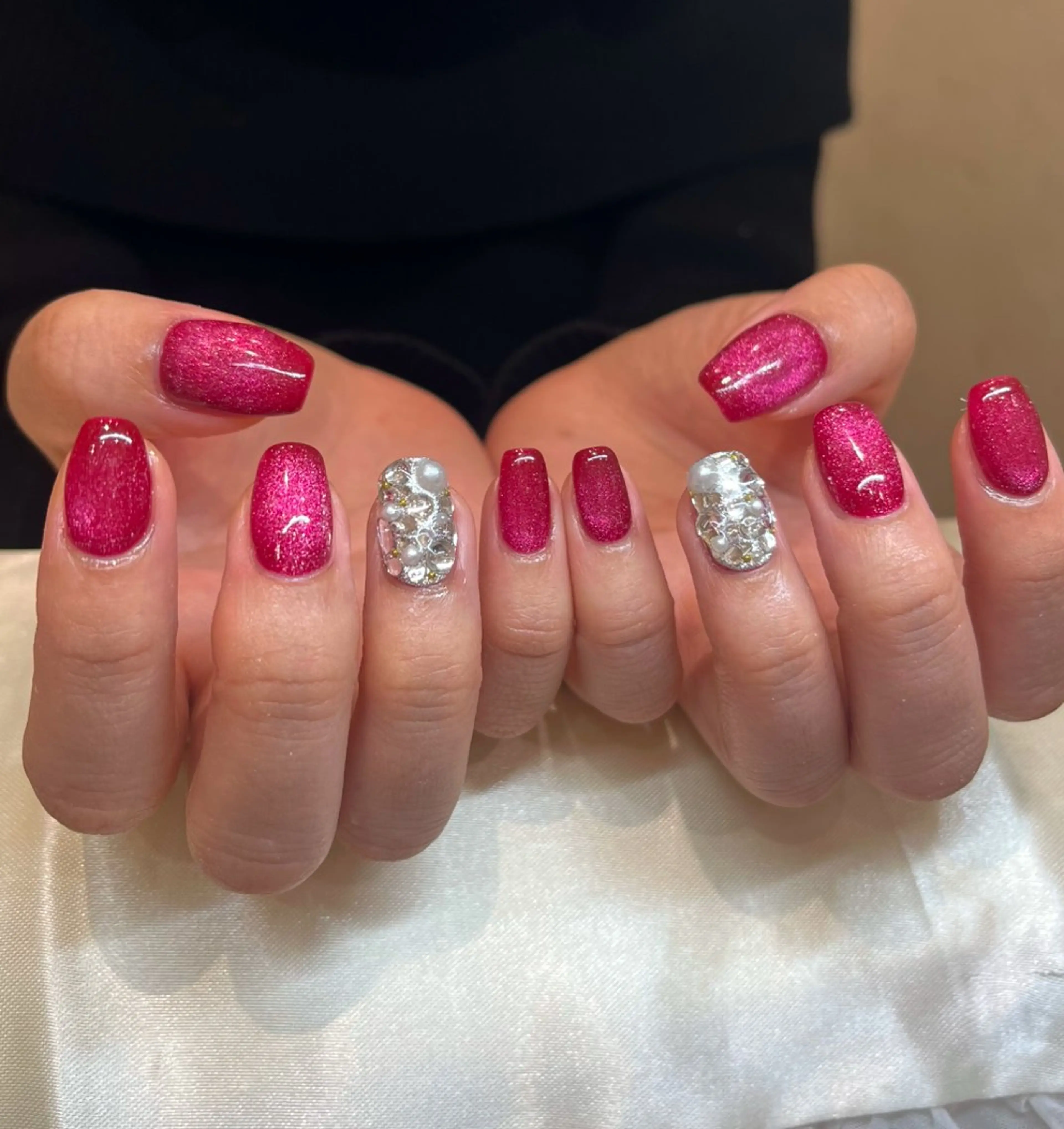 ネイル マグネットネイル 赤色 🎀Earth chihiro🤍のネイルデザイン