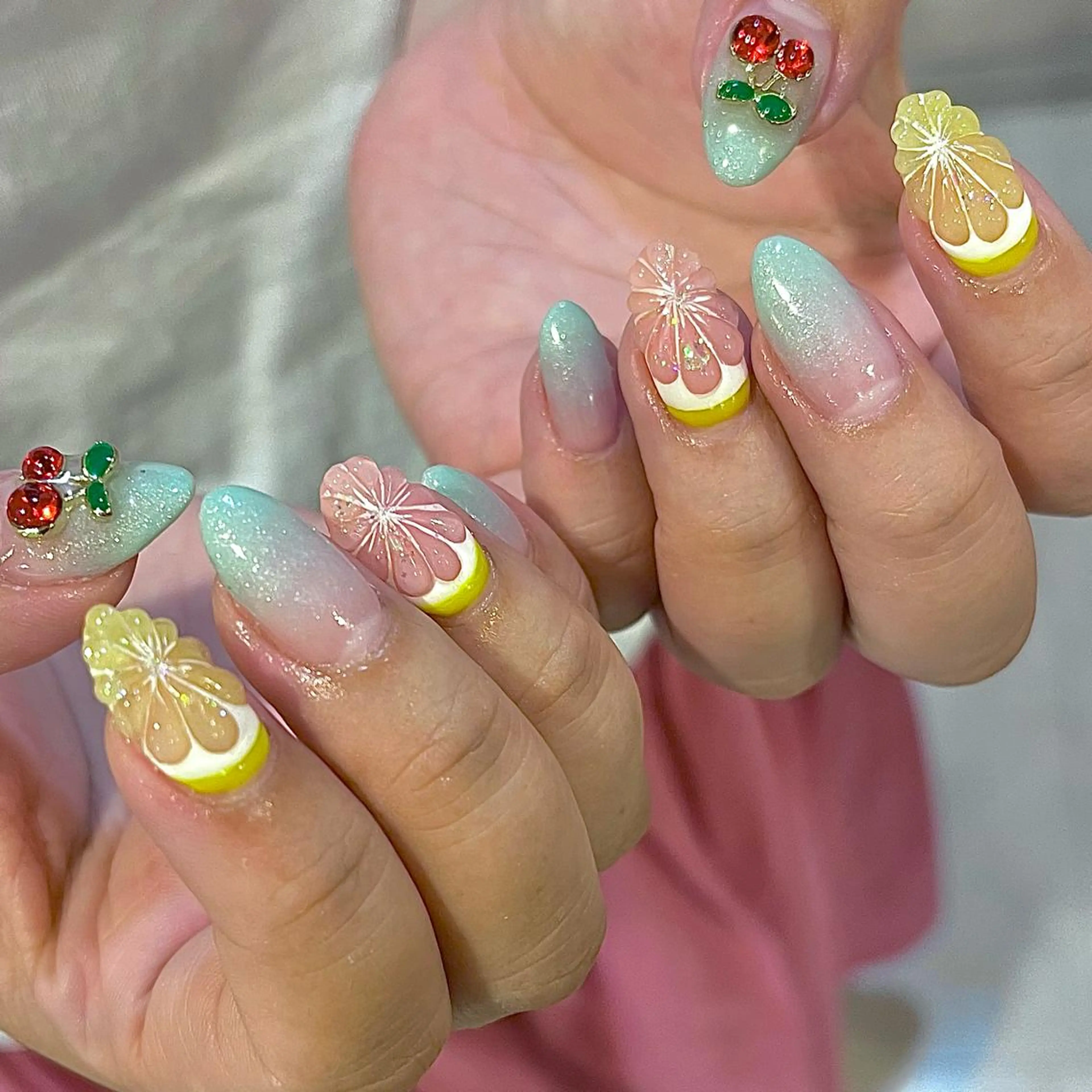 ネイル グラデーション キラキラネイル 春ネイル 夏ネイル Para Sol nail　Maoのネイルデザイン