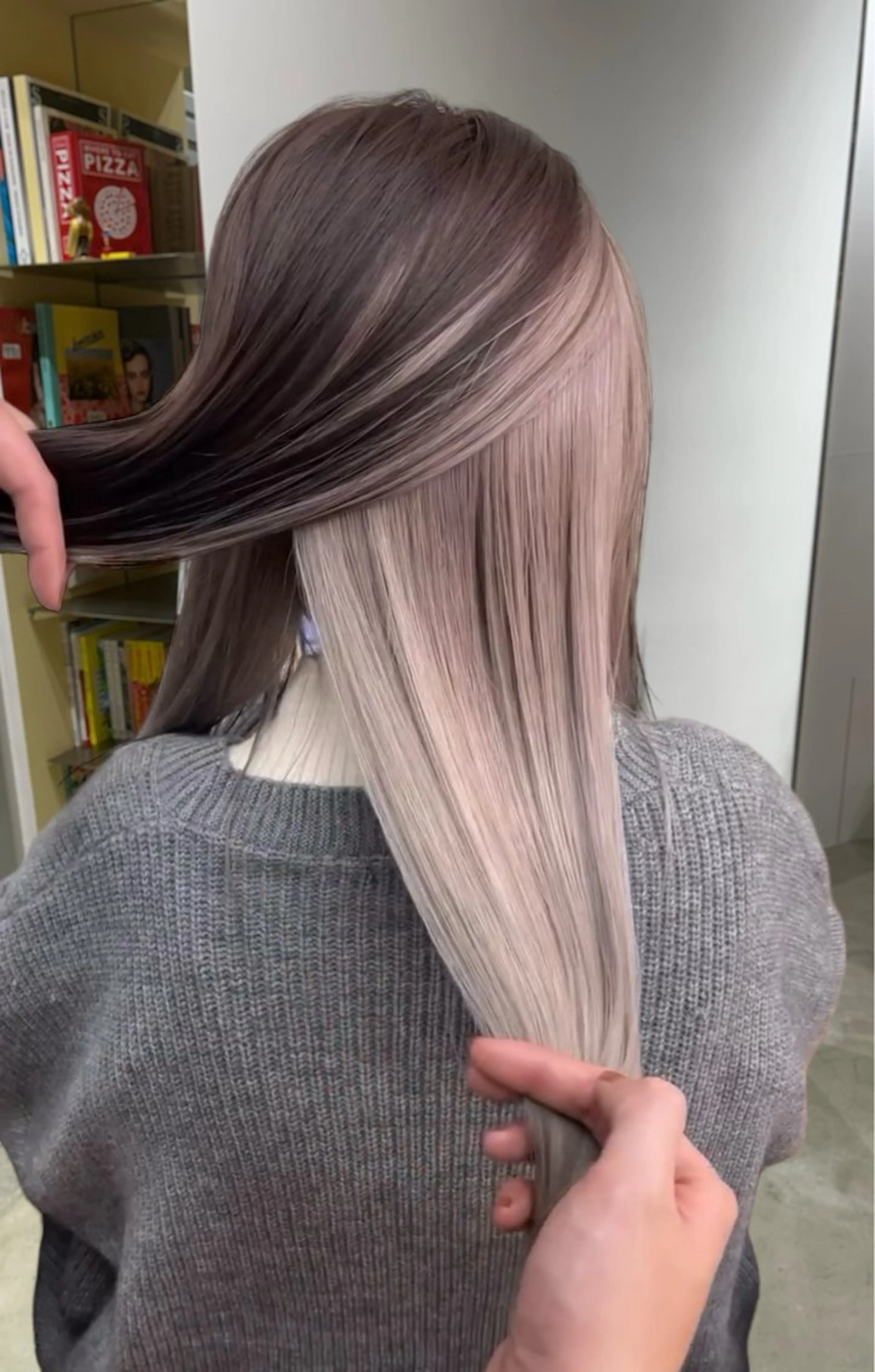 セミロング カラー ベージュカラー ブリーチ ピンクカラー ヘアカラー トリートメント ケア剤オタク×海外 ヘア長谷川裕起のヘアスタイル