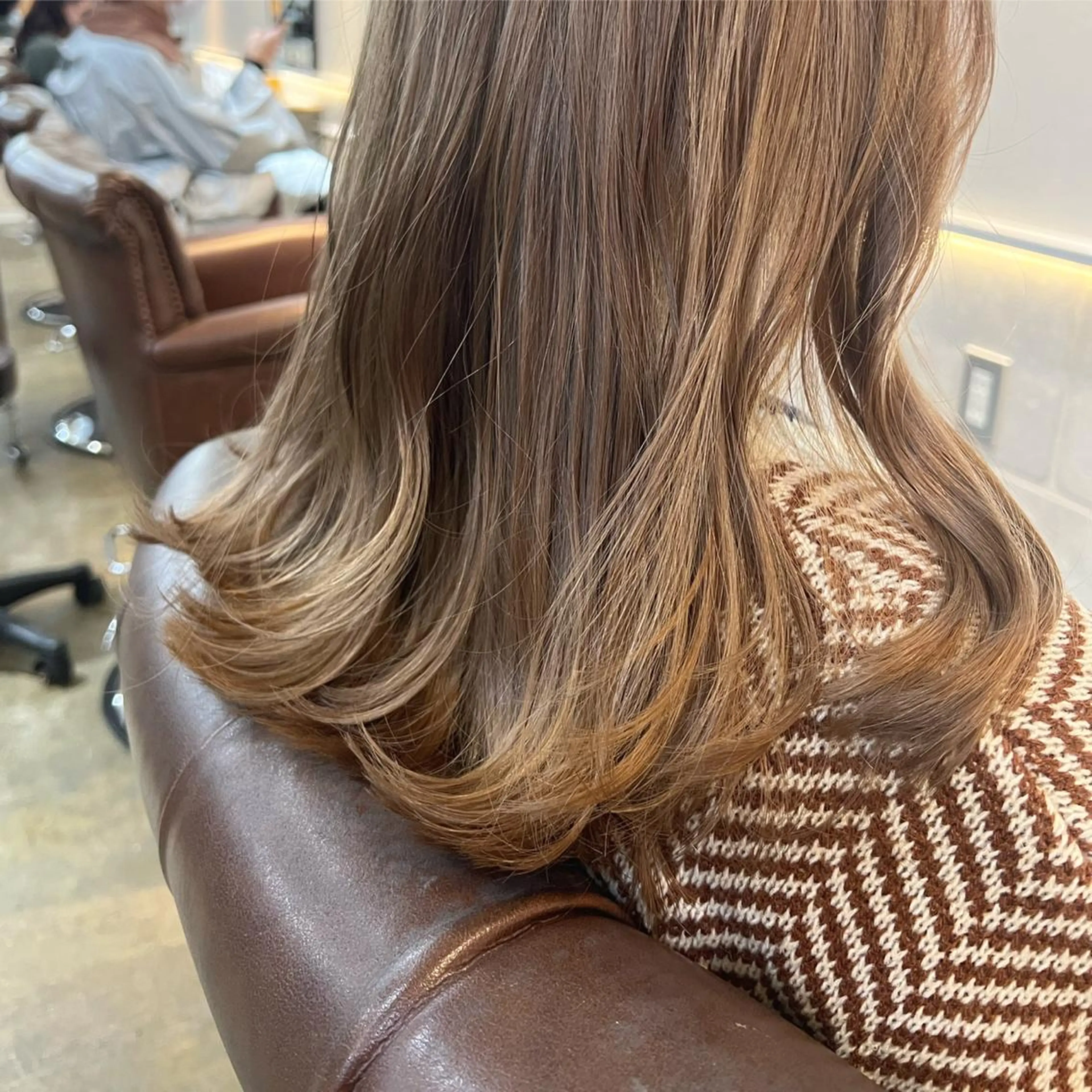 セミロング カラー ベージュカラー ミルクティーベージュ ，comma momoka🪄のヘアスタイル