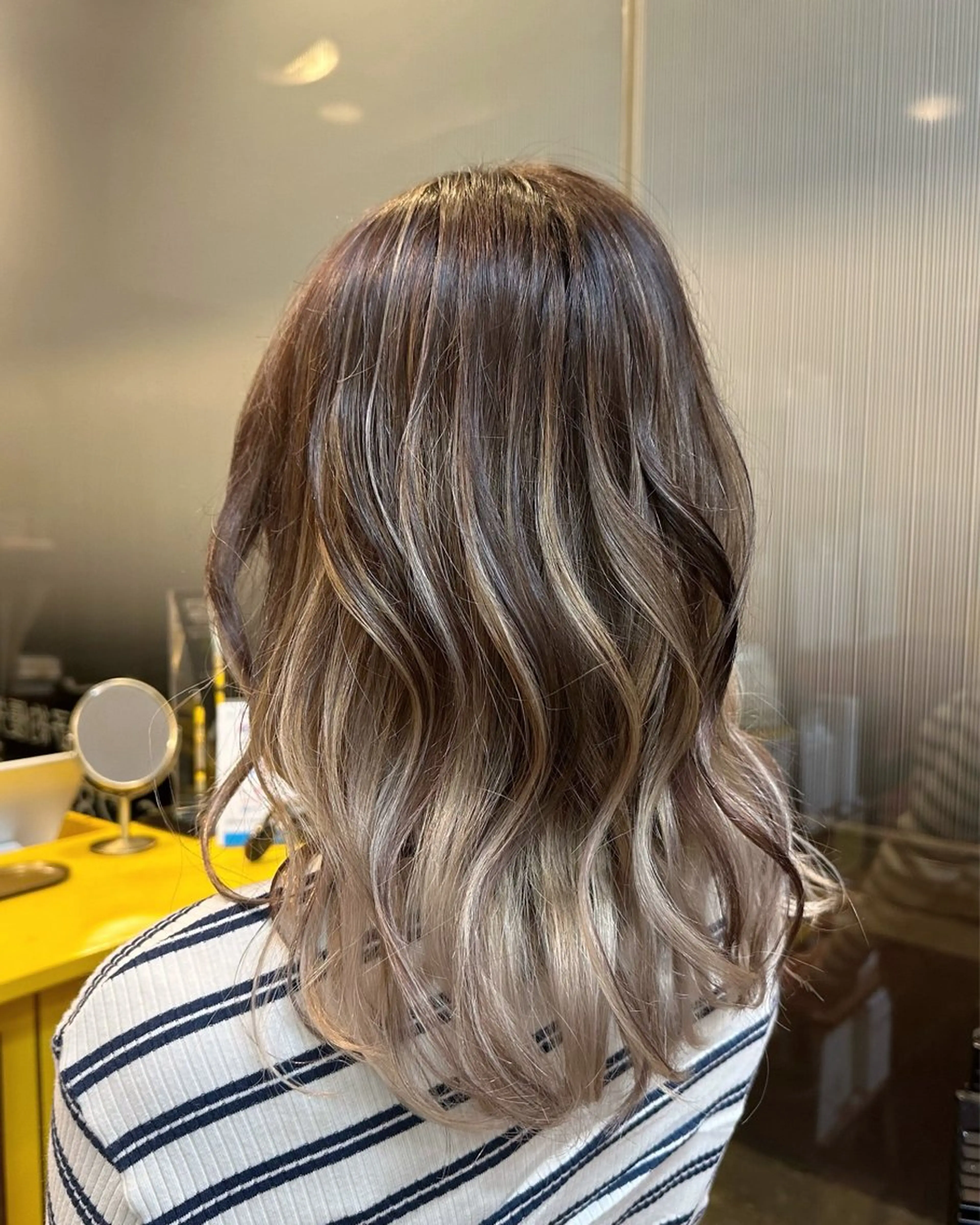 バレイヤージュ✨（ブリーチ＋全体カラー＋抗酸化トリートメント）の写真