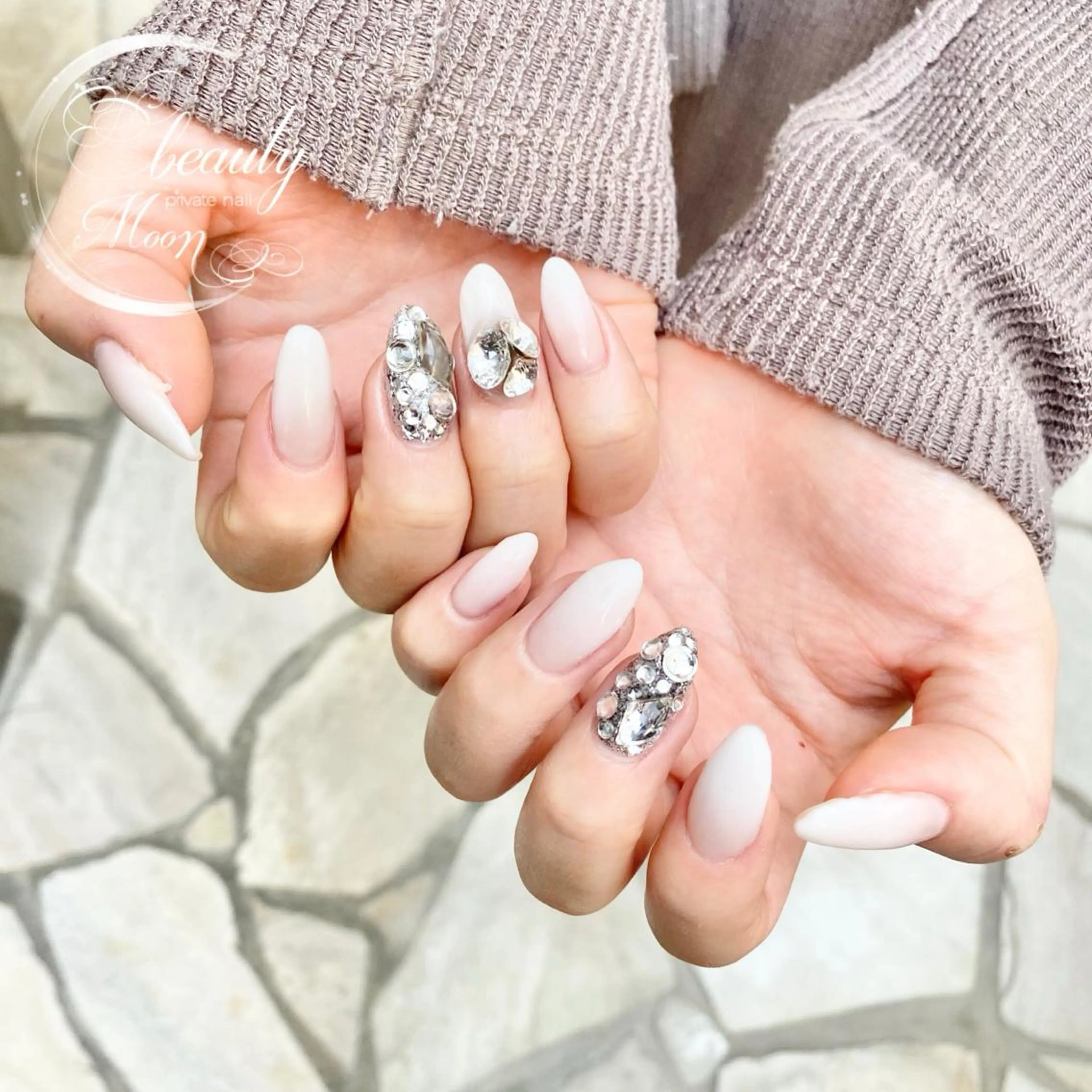 ネイル アートネイル ストーンネイル ハンドネイル beauty ☪︎moonのネイルデザイン