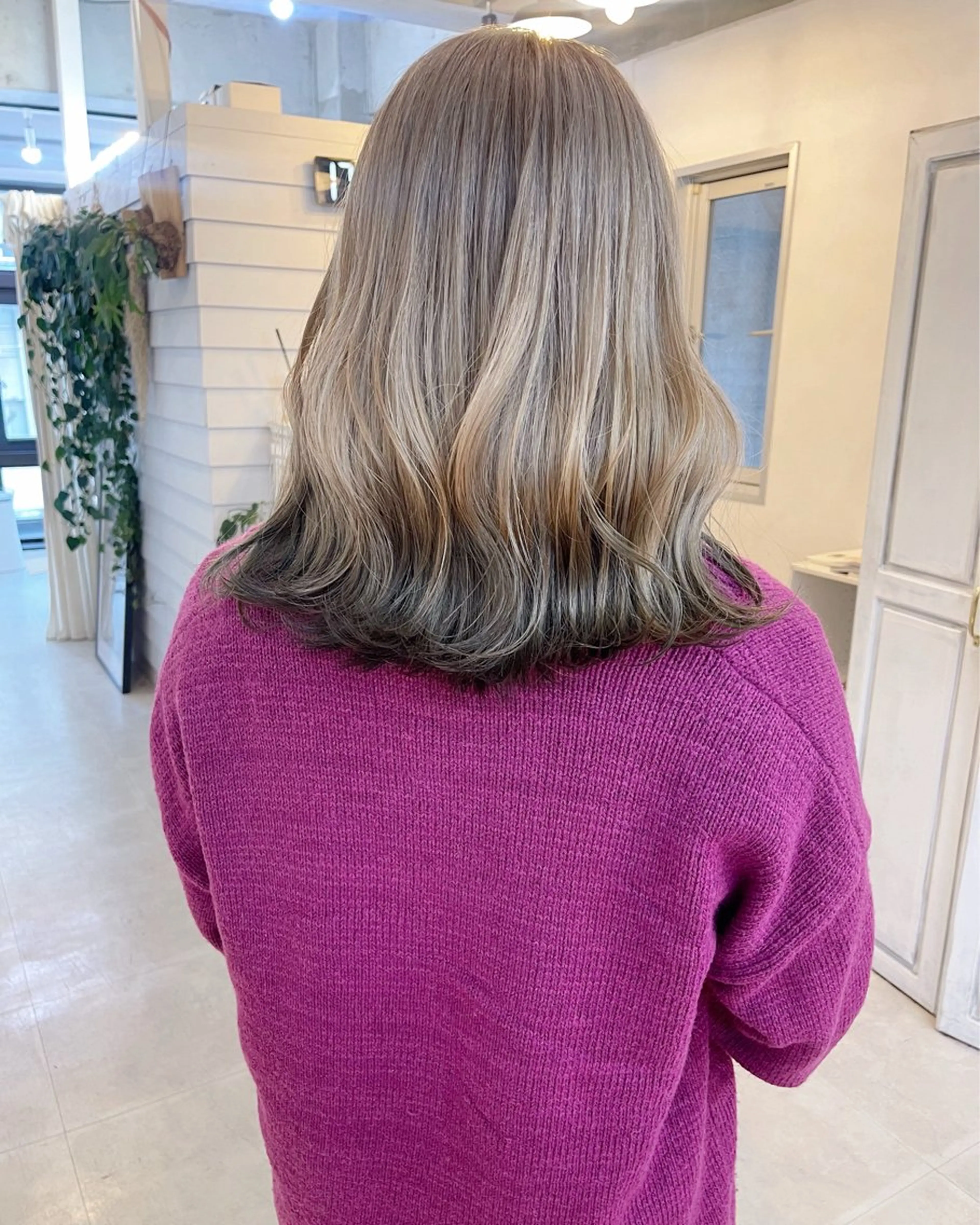 ミディアム カラー ベージュカラー ミルクティーベージュ ヘアカラー トリートメント AiM 大名　似合わせカットのヘアスタイル