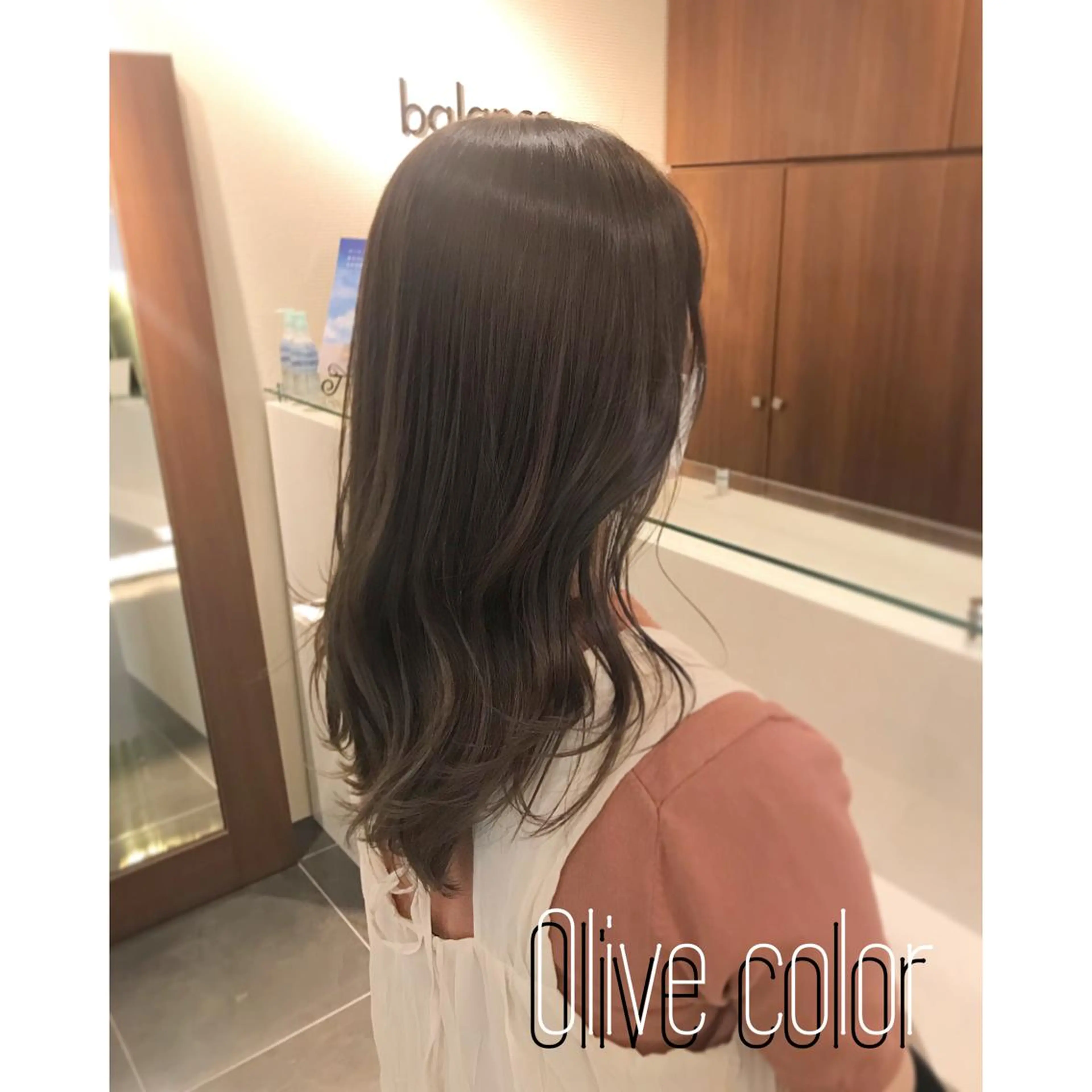 ロング カラー 透明感カラー チーフデザイナー 若林　麻衣のヘアスタイル