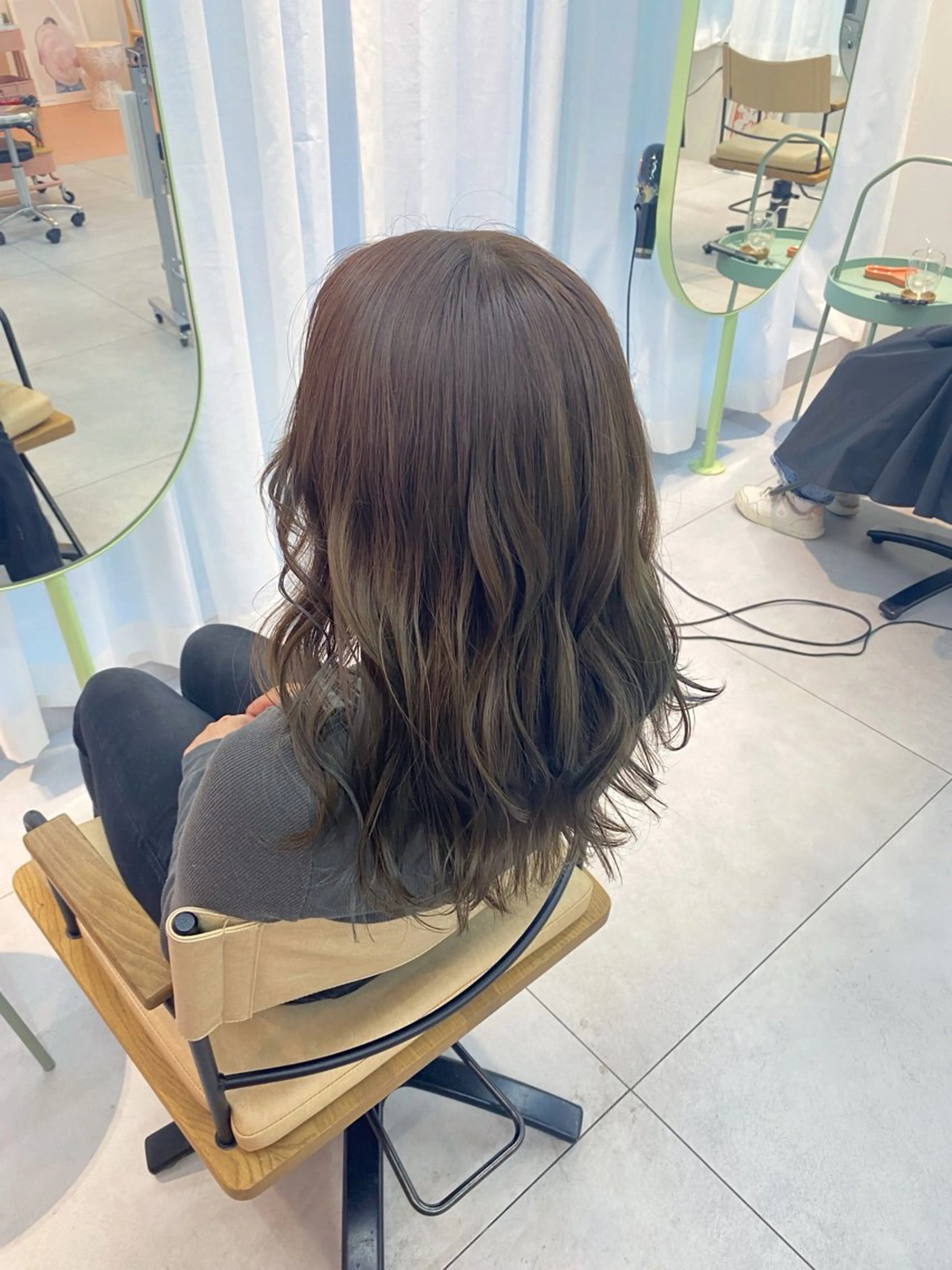 ロング カラー オリーブカラー mite hikariのヘアスタイル