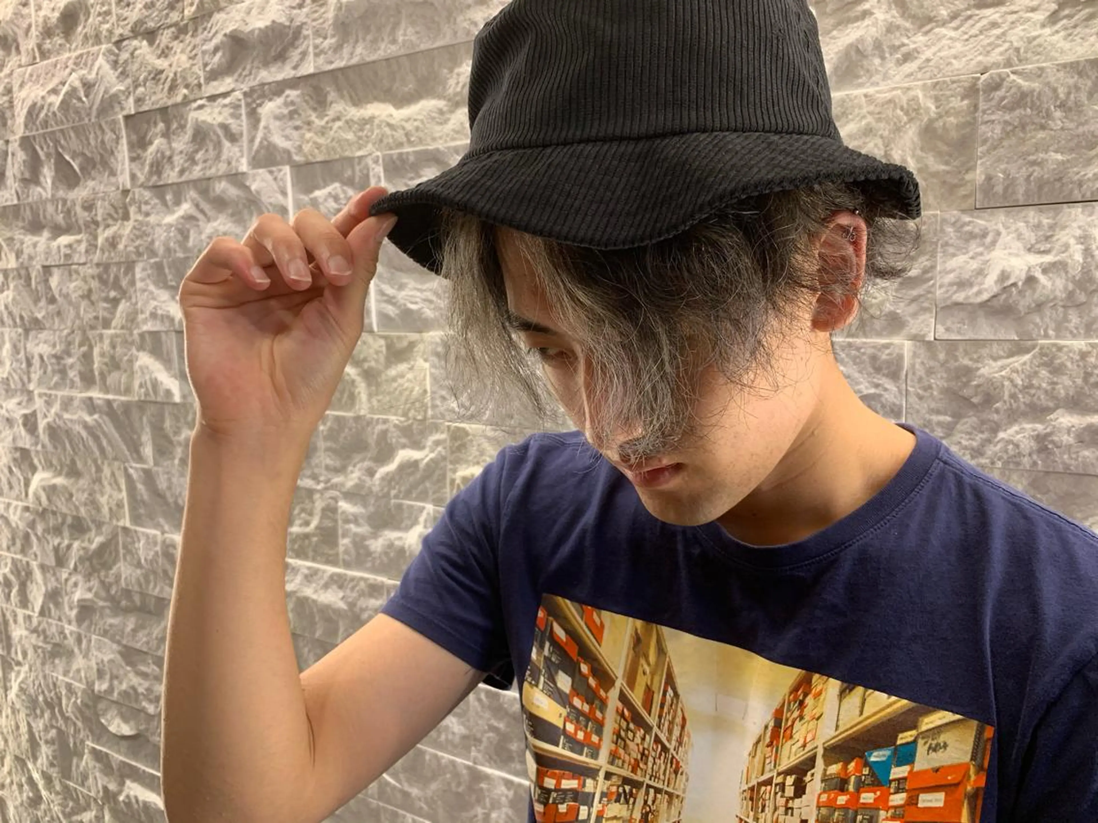 ショート カラー ヘアアレンジ メンズ メンズハイライト メンズメッシュ ハイライトカラー メッシュ シルバー 福留 叶太のヘアスタイル