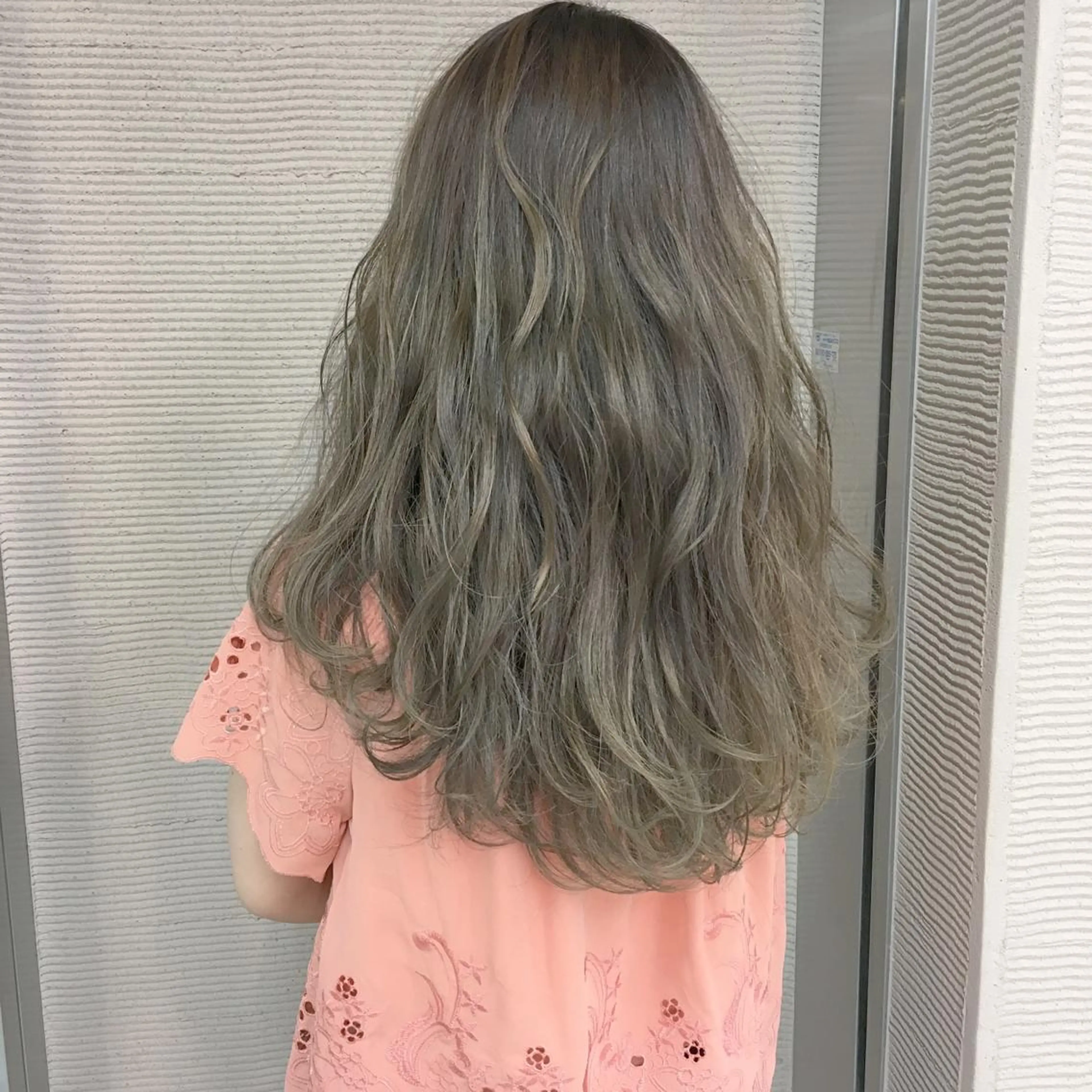 ロング カラー パーマ ヘアアレンジ アッシュ ケアカラー グラデーションカラー ハイトーン特化🤍 浦住のヘアスタイル