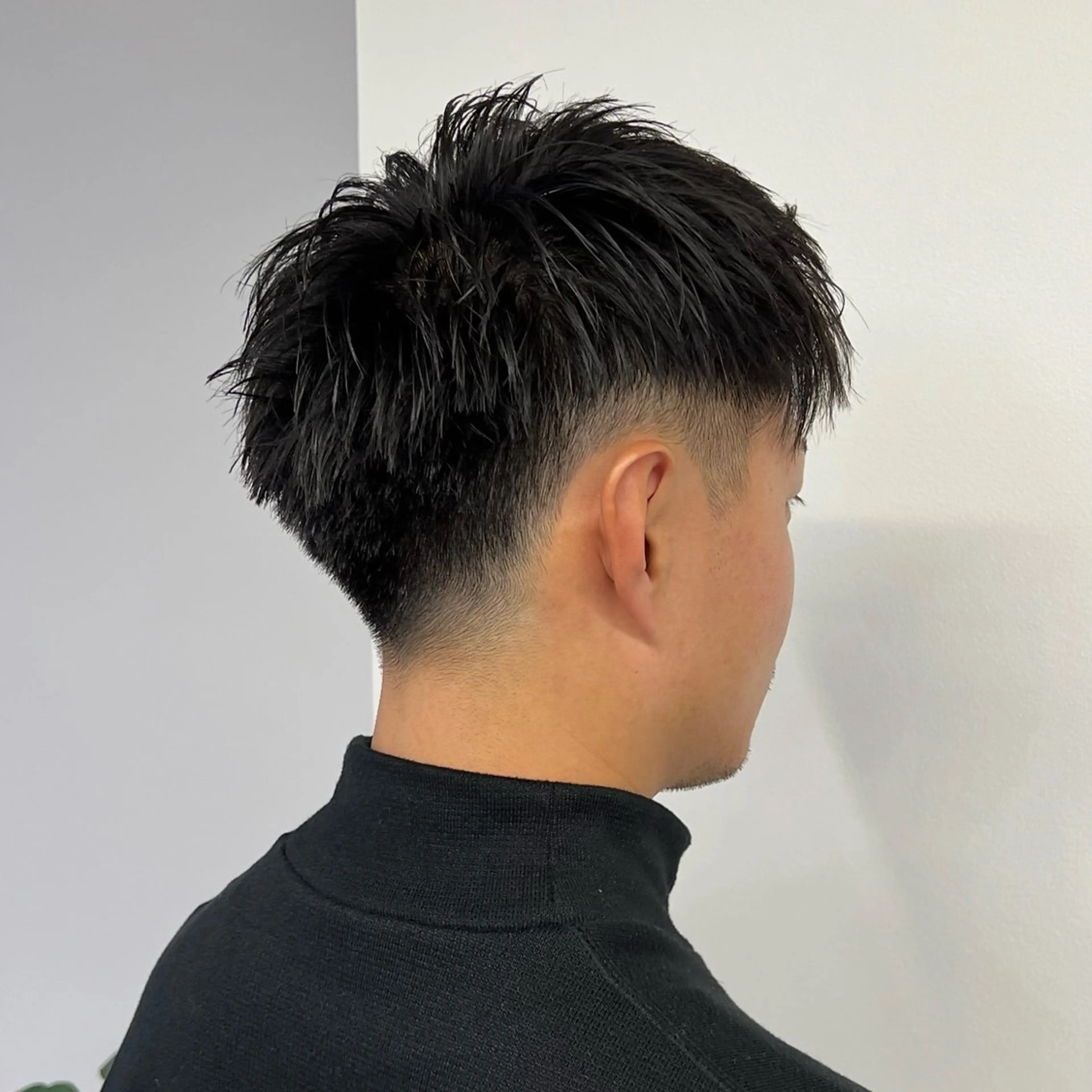 メンズ フェードカット ツーブロック カット パーマ ナチュラルヘア/ 似合わせ/三宅 昌太のヘアスタイル