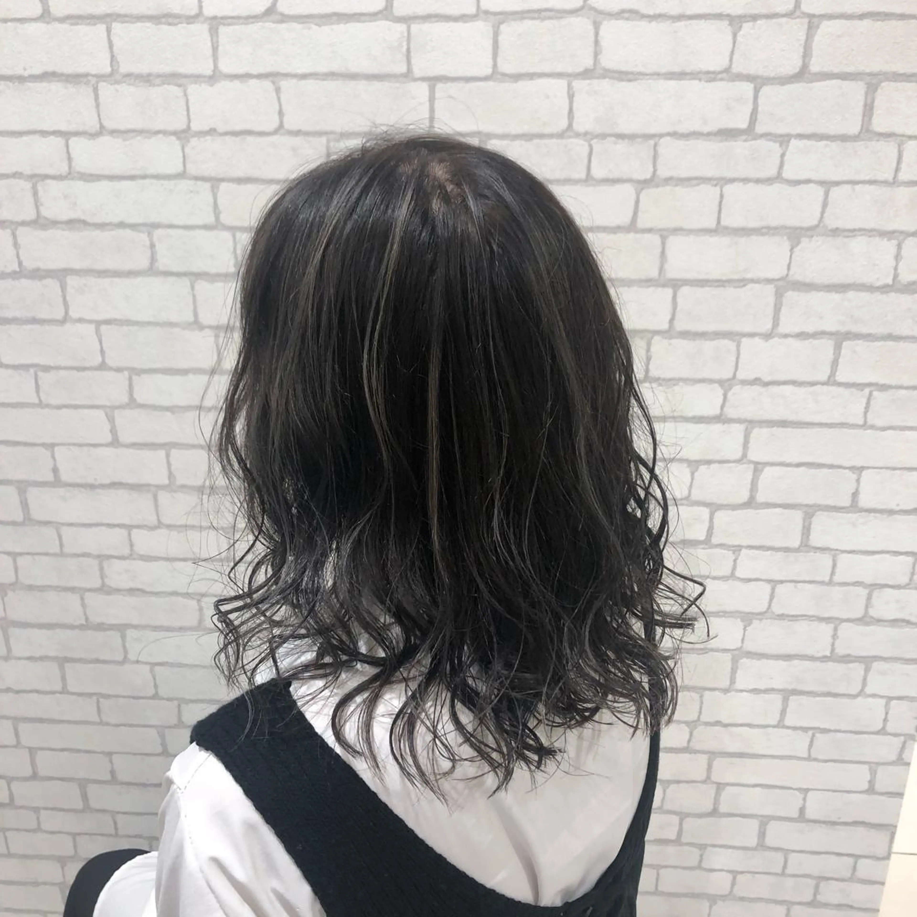 セミロング ハイライト ヘアカラー トリートメント 🍑とたに ももか🍑のヘアスタイル