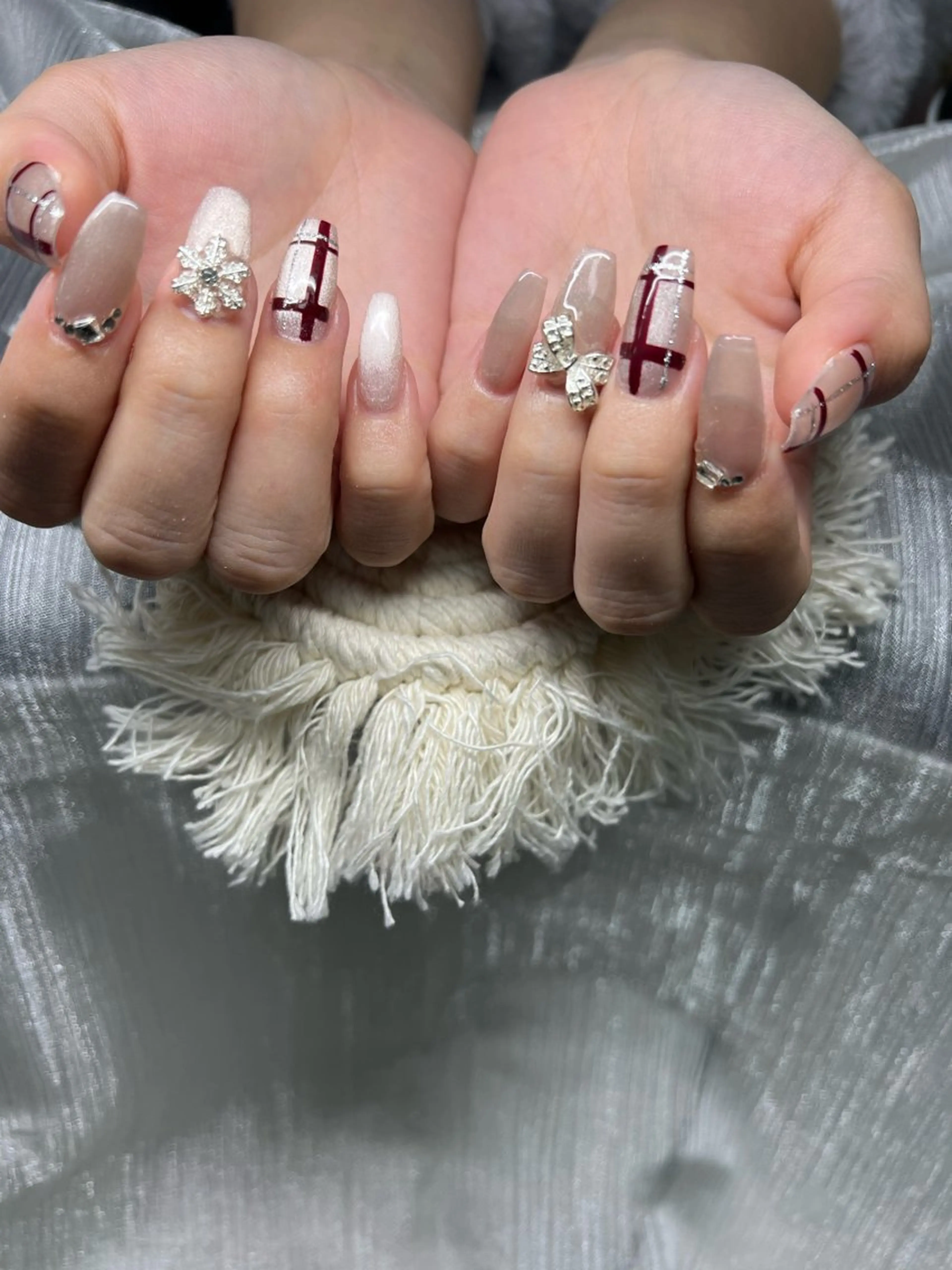 ネイル オーロラネイル チークネイル 長さ出し フットネイル フレンチネイル ハンドネイル Lee Nailsのネイルデザイン