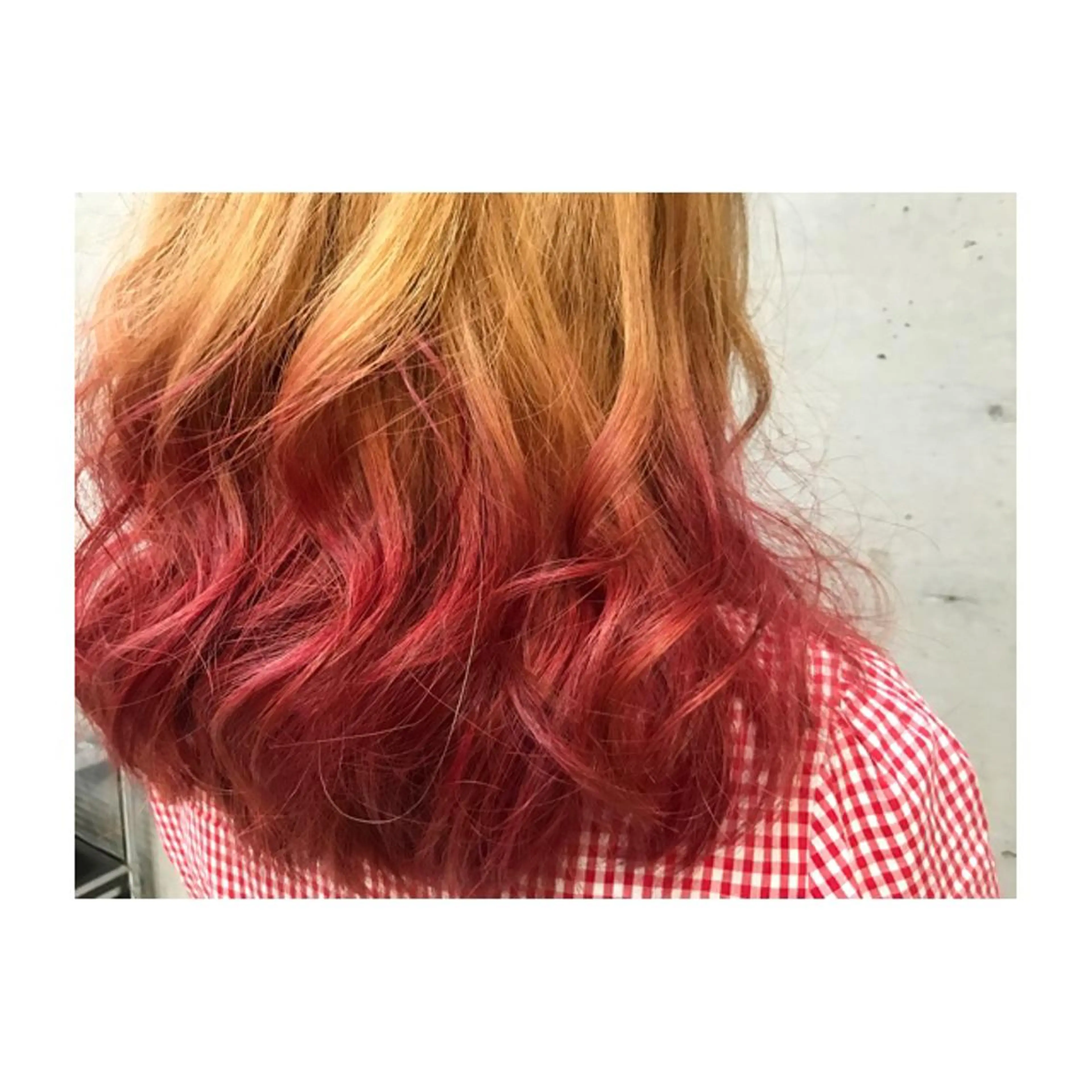 セミロング カラー 黒髪 ブリーチ グラデーションカラー レッドカラー 大栗 佑也  髪質改善のヘアスタイル