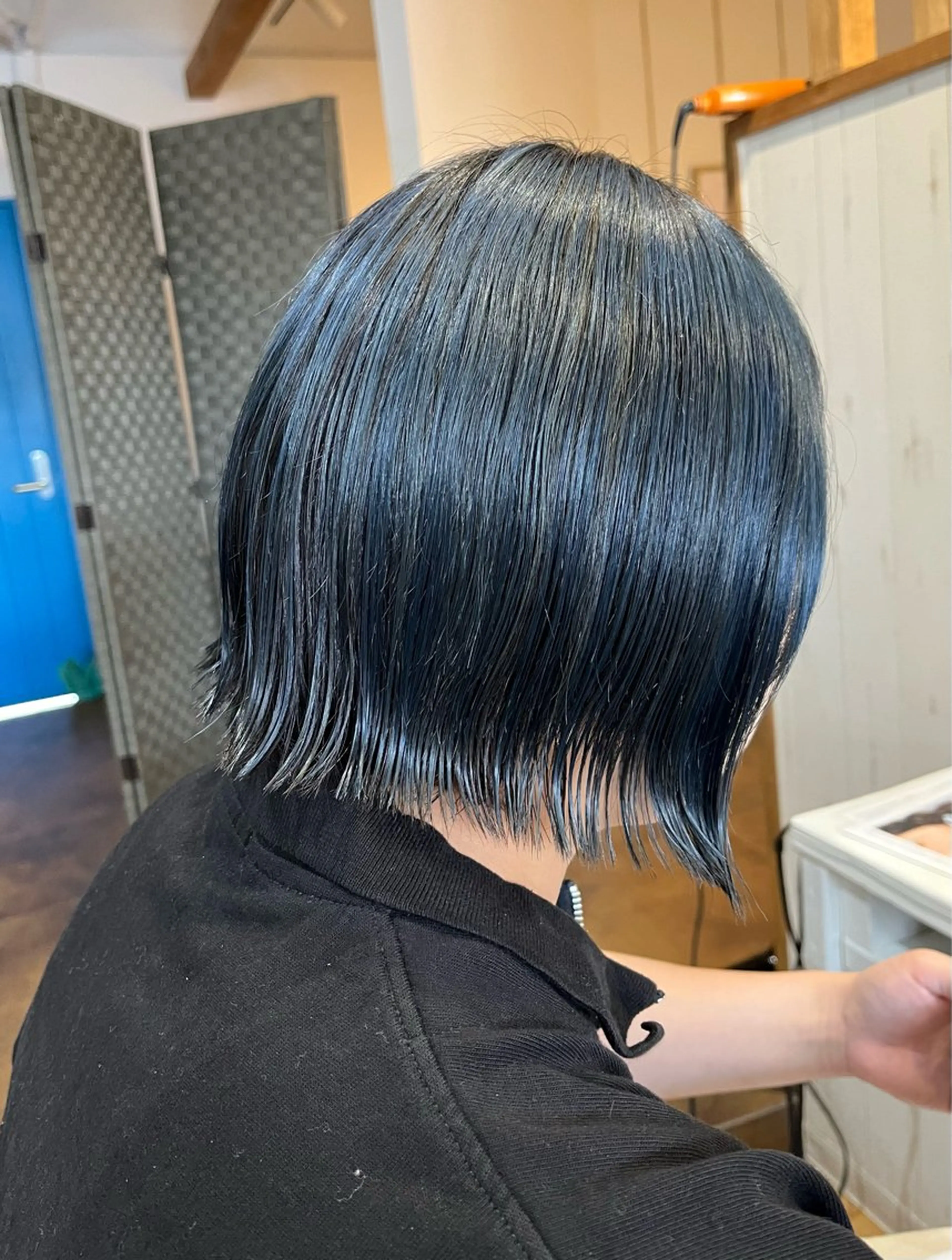 ショート カラー ネイビーカラー ボブ 石井 良典のヘアスタイル