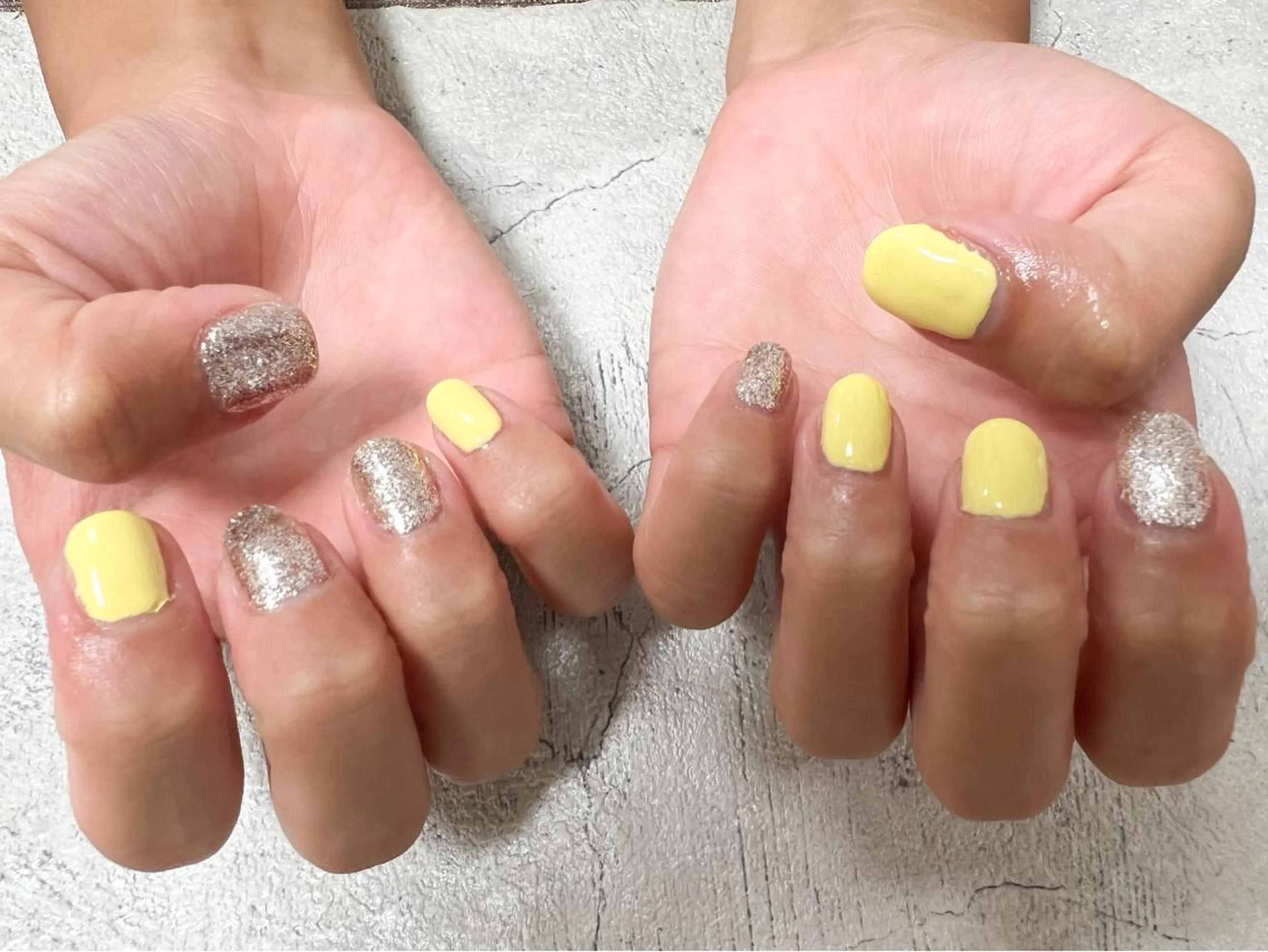 ネイル ラメ(グリッター) 黄色 ハンドネイル mogunail &blowのネイルデザイン