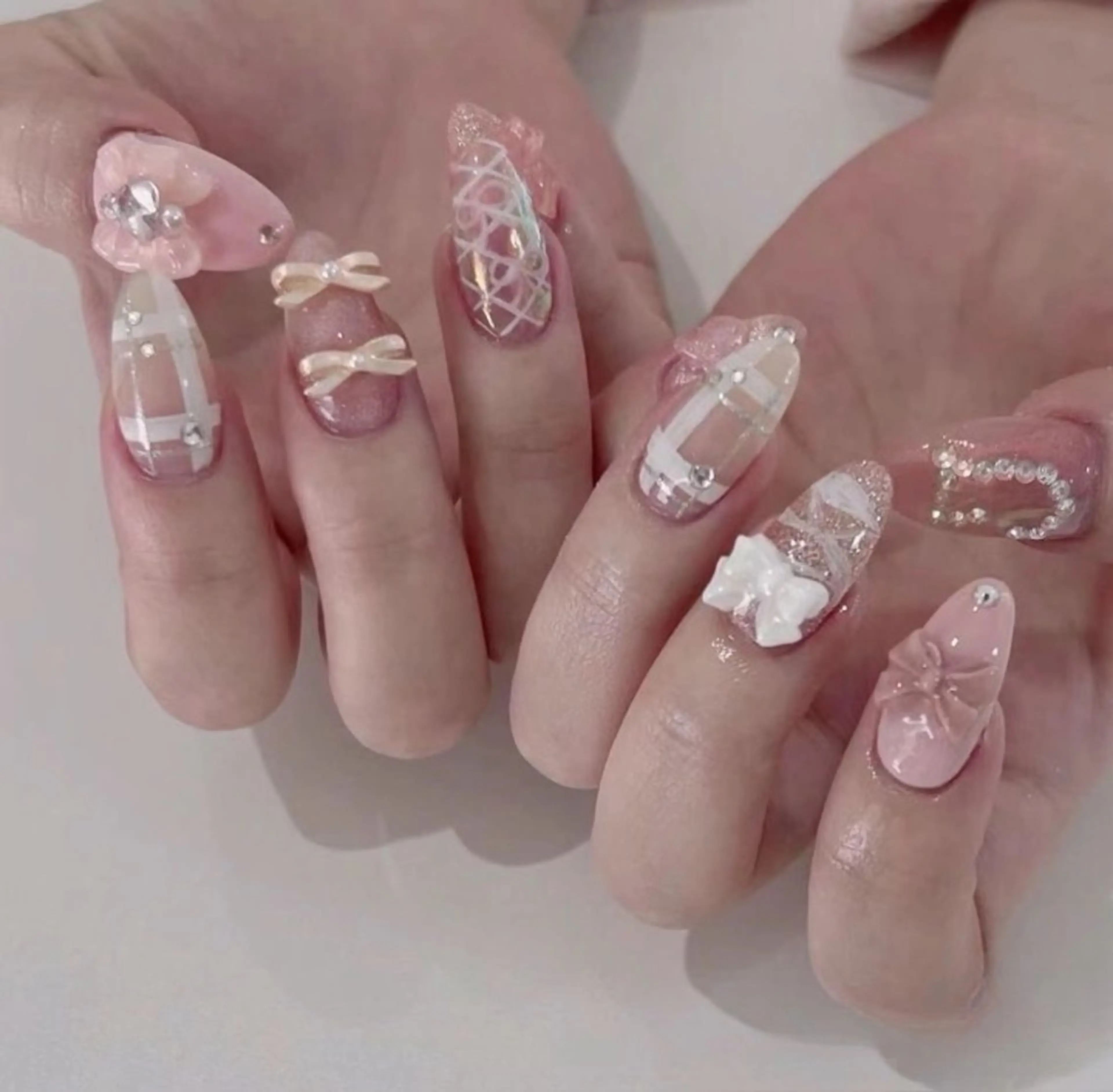 カラー グラデーションカラー ピンクカラー ハンドネイル AIN Nailのネイルデザイン