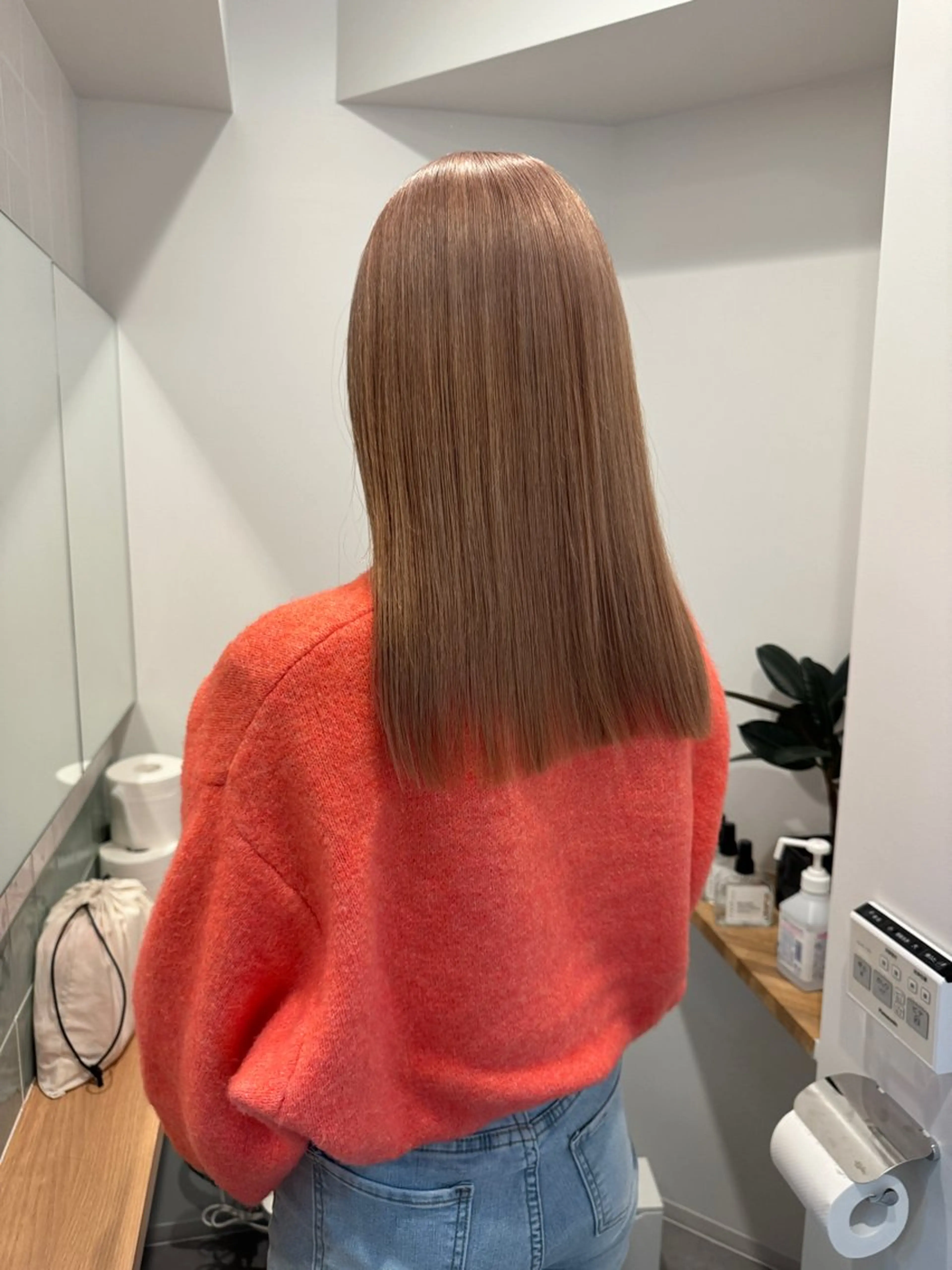 セミロング カラー トリートメント 切りっぱなしボブ レイヤー/縮毛矯正のヘアスタイル