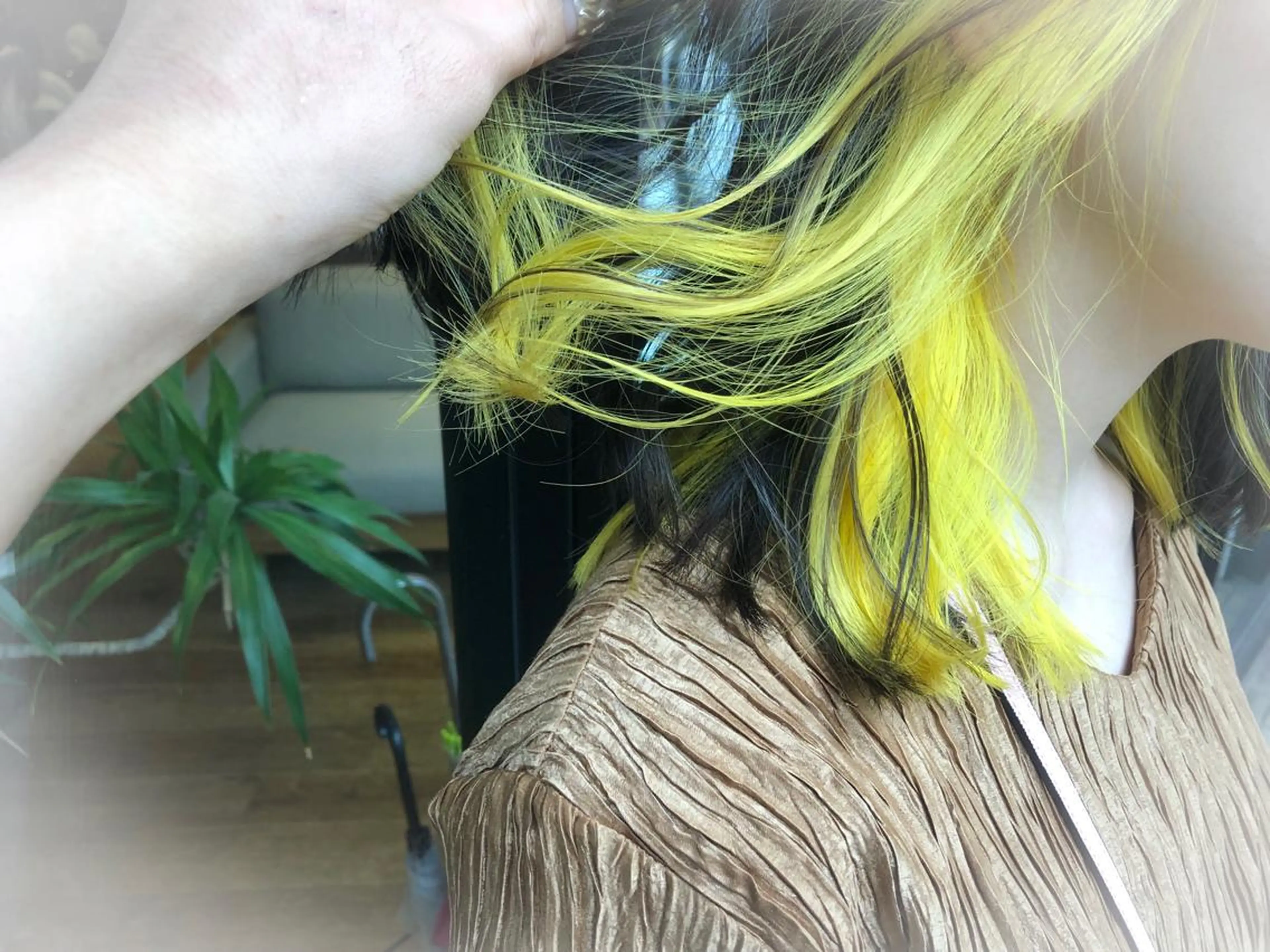 ミディアム カラー ブルーカラー ブルージュ イエローカラー あらい なつみのヘアスタイル