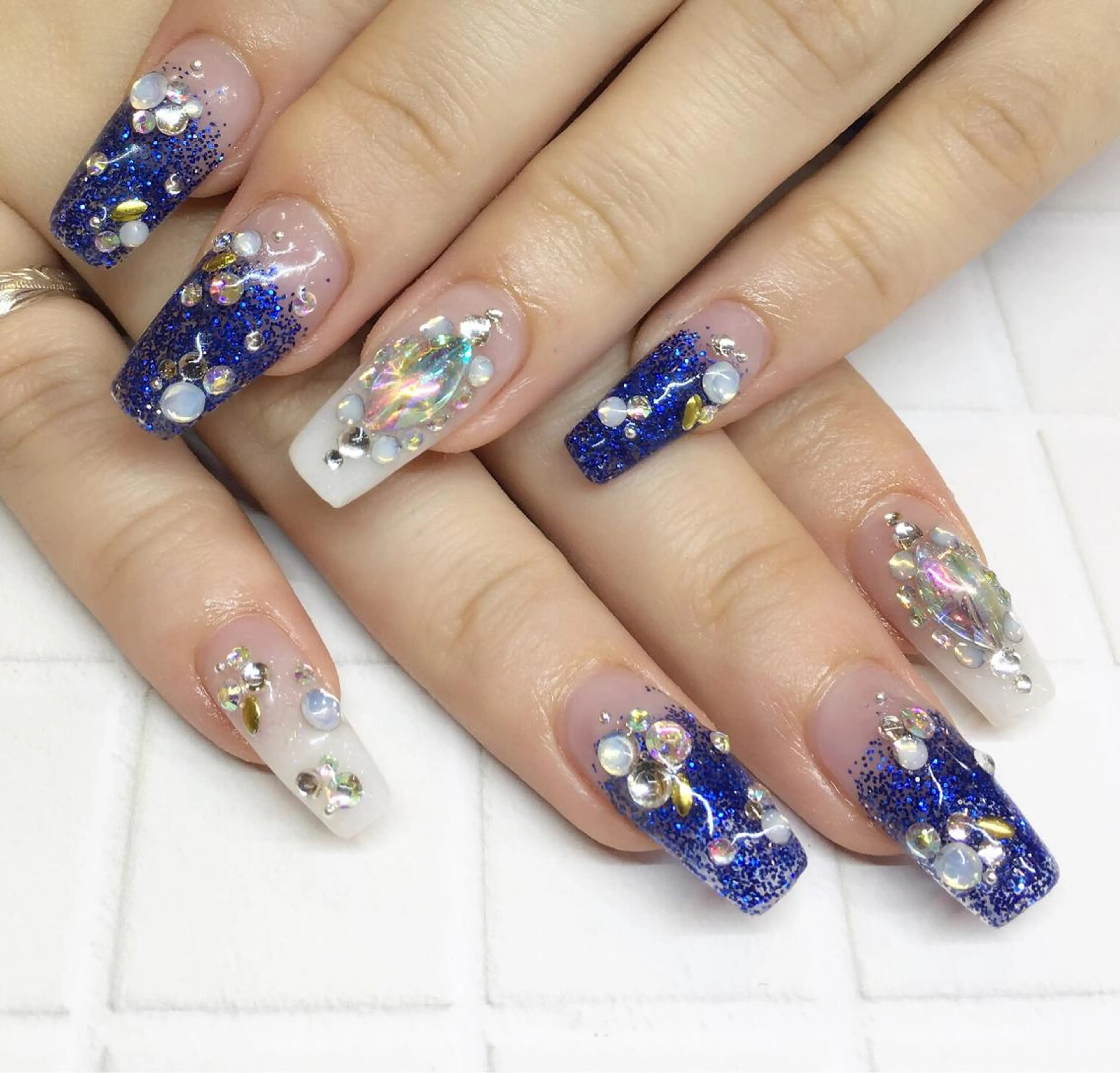 ネイル キラキラネイル ラメ(グリッター) ラメグラデーション スカルプネイル ストーンネイル nail salon Soeurのネイルデザイン