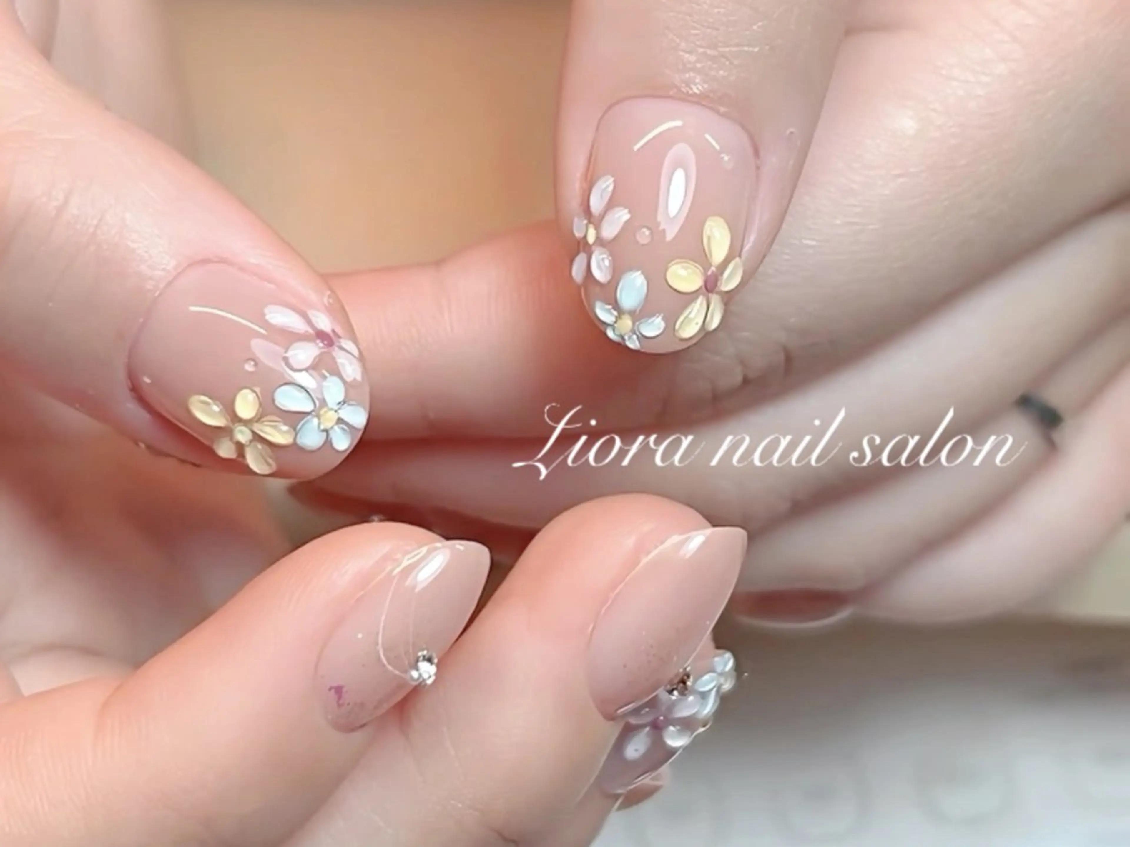 ネイル フレンチネイル ジェルネイル ガーリー グラデーション キラキラネイル ハンドネイル Liora nail スカルプ専門店のネイルデザイン