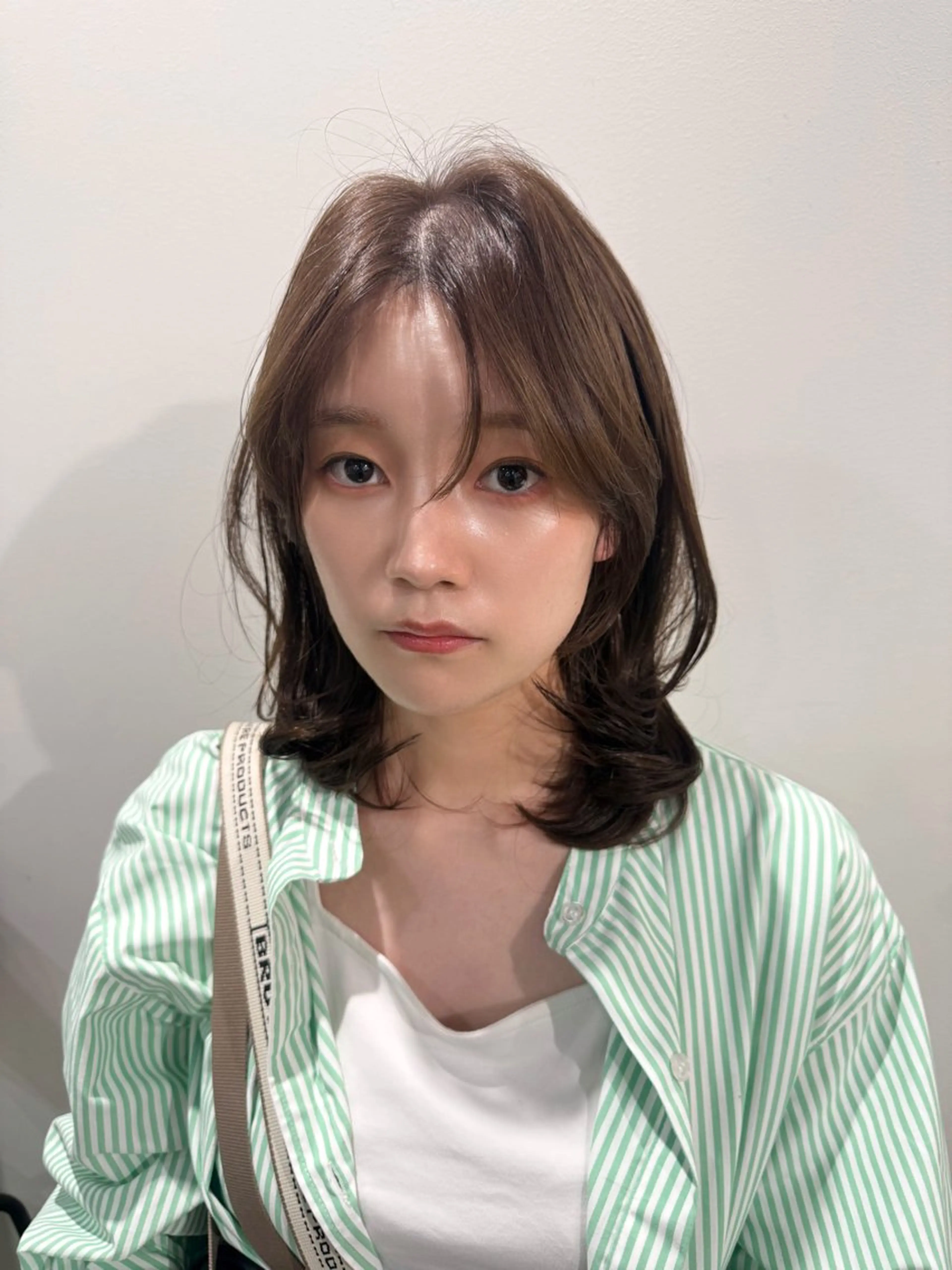 ミディアム ミディアムレイヤー レイヤーカット カット ヘアカラー トリートメント ミカ/名駅/レイヤー /ブリーチなしカラーのヘアスタイル