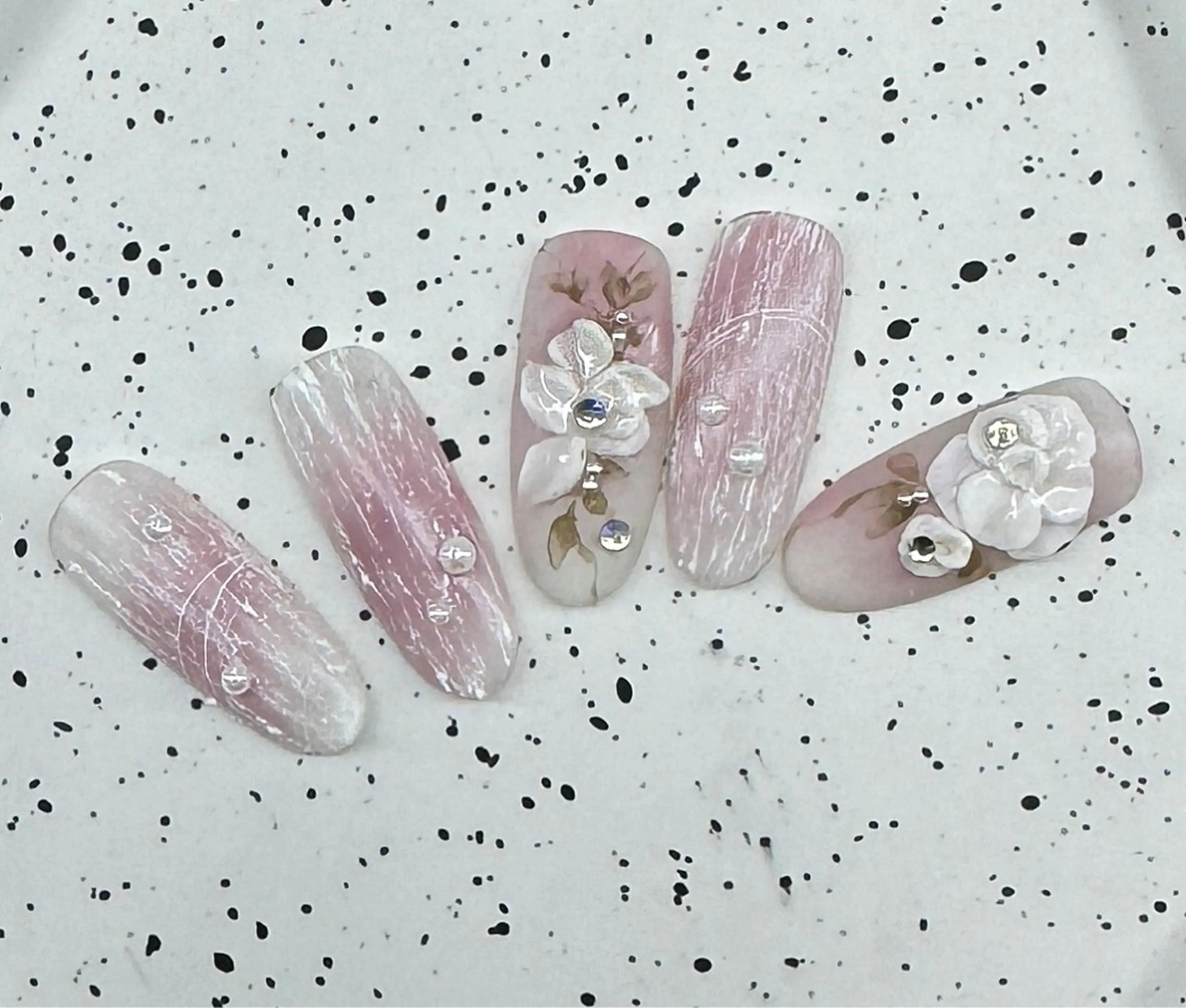 ネイル ハンドネイル AngelChris ビューティーサロンのネイルデザイン